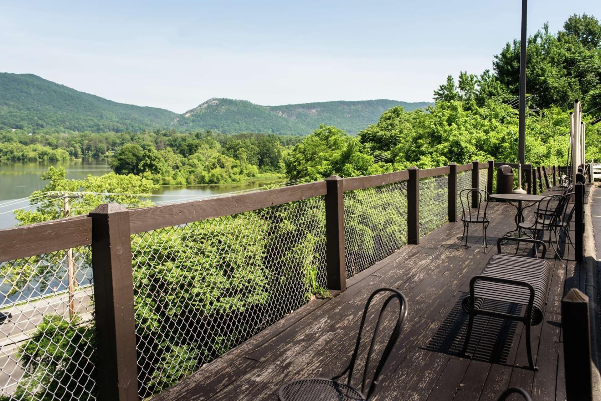 Hampton Inn Caryville-I-75/Cove Lake-State Park interior in Caryville, TN — gallery photo 2