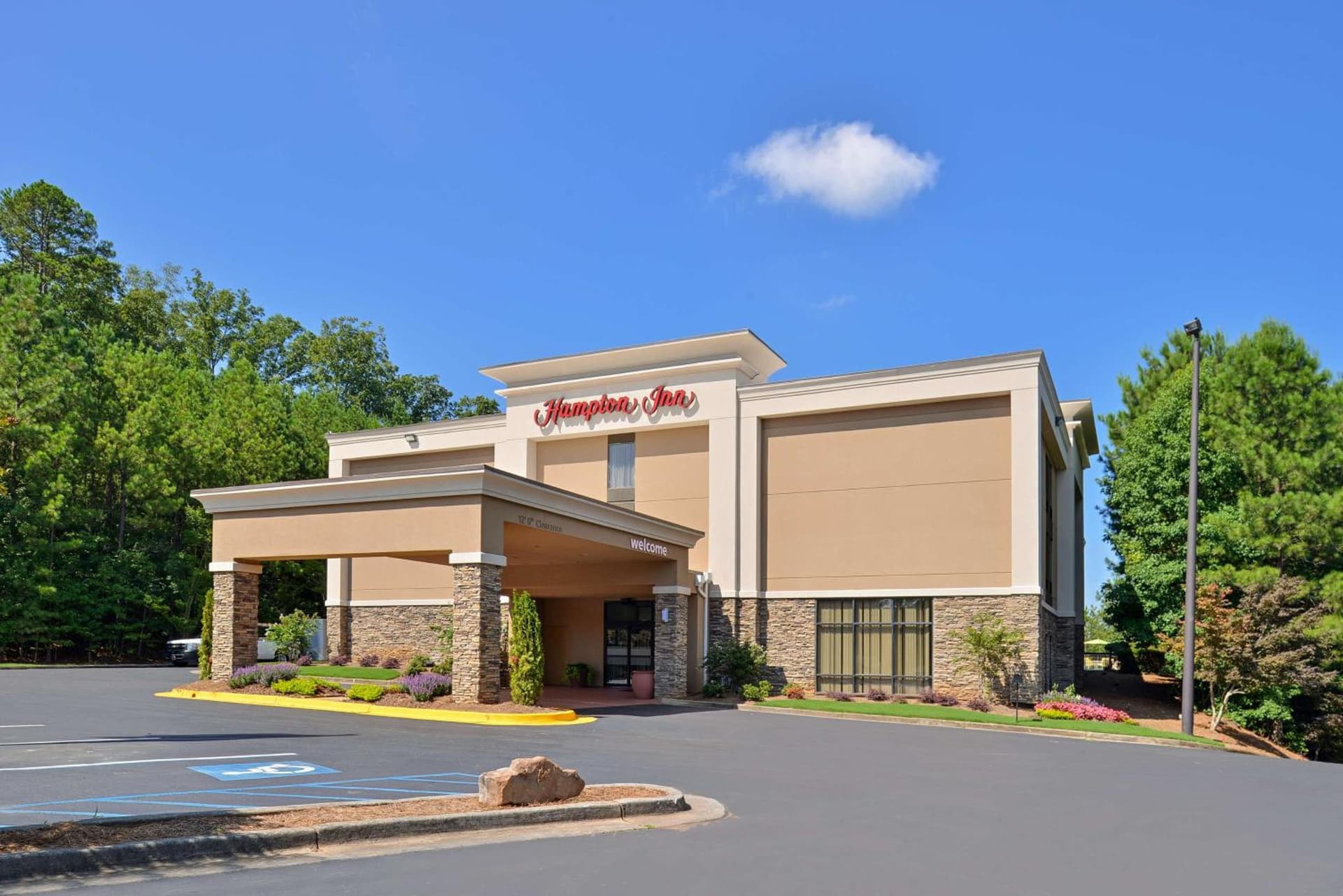 Hampton Inn Cartersville interior in Cartersville, GA — gallery photo 2