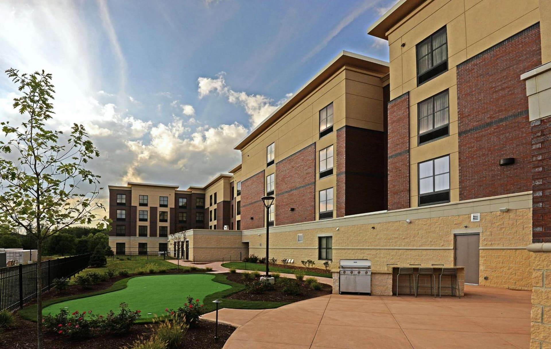 Homewood Suites by Hilton Cincinnati/Mason interior in Mason, OH — gallery photo 2