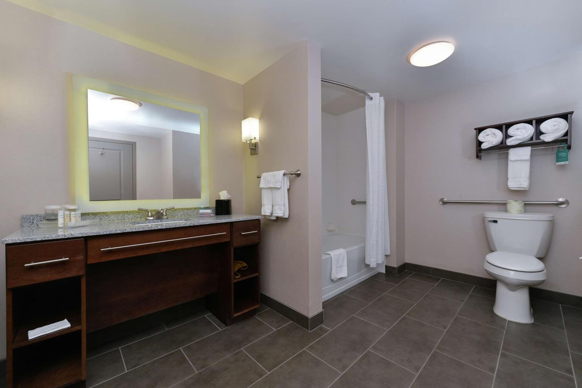 Homewood Suites by Hilton Cincinnati/Mason interior in Mason, OH — gallery photo 2