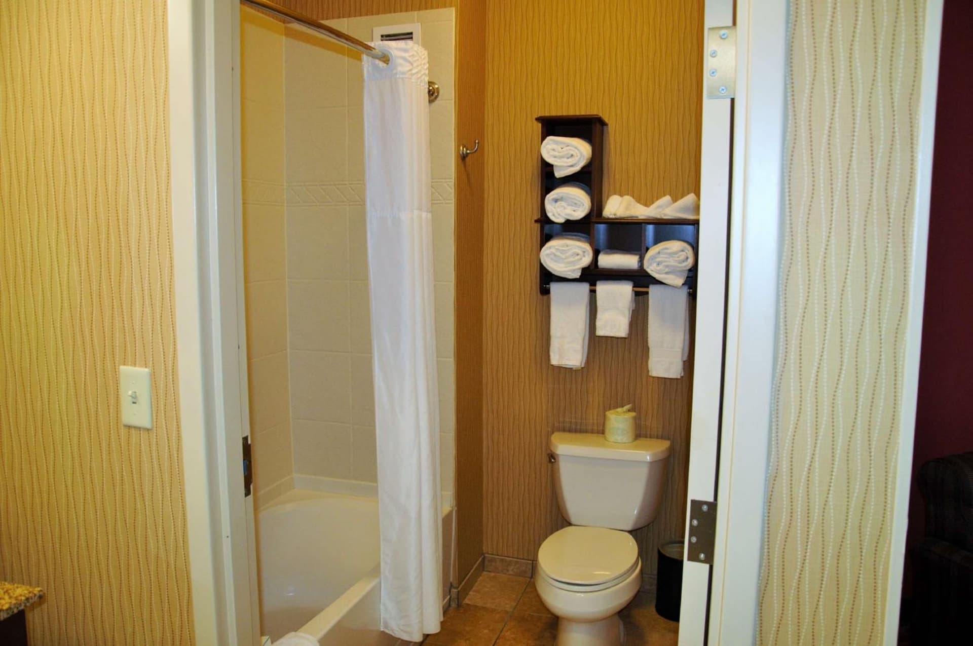 Hampton Inn & Suites Cincinnati / Uptown - University Area gallery photo in Cincinnati, OH — image 30