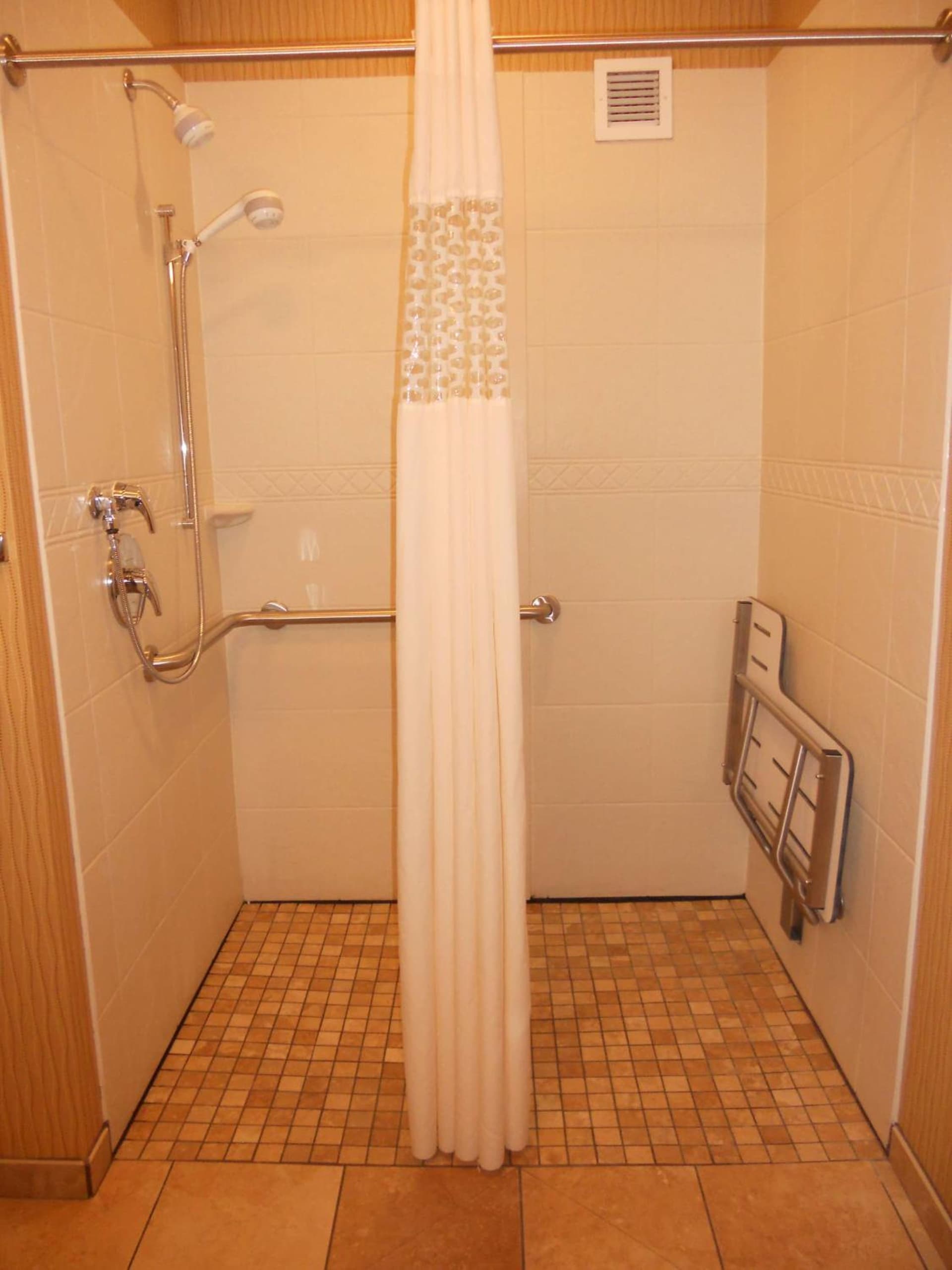 Hampton Inn & Suites Cincinnati / Uptown - University Area gallery photo in Cincinnati, OH — image 16
