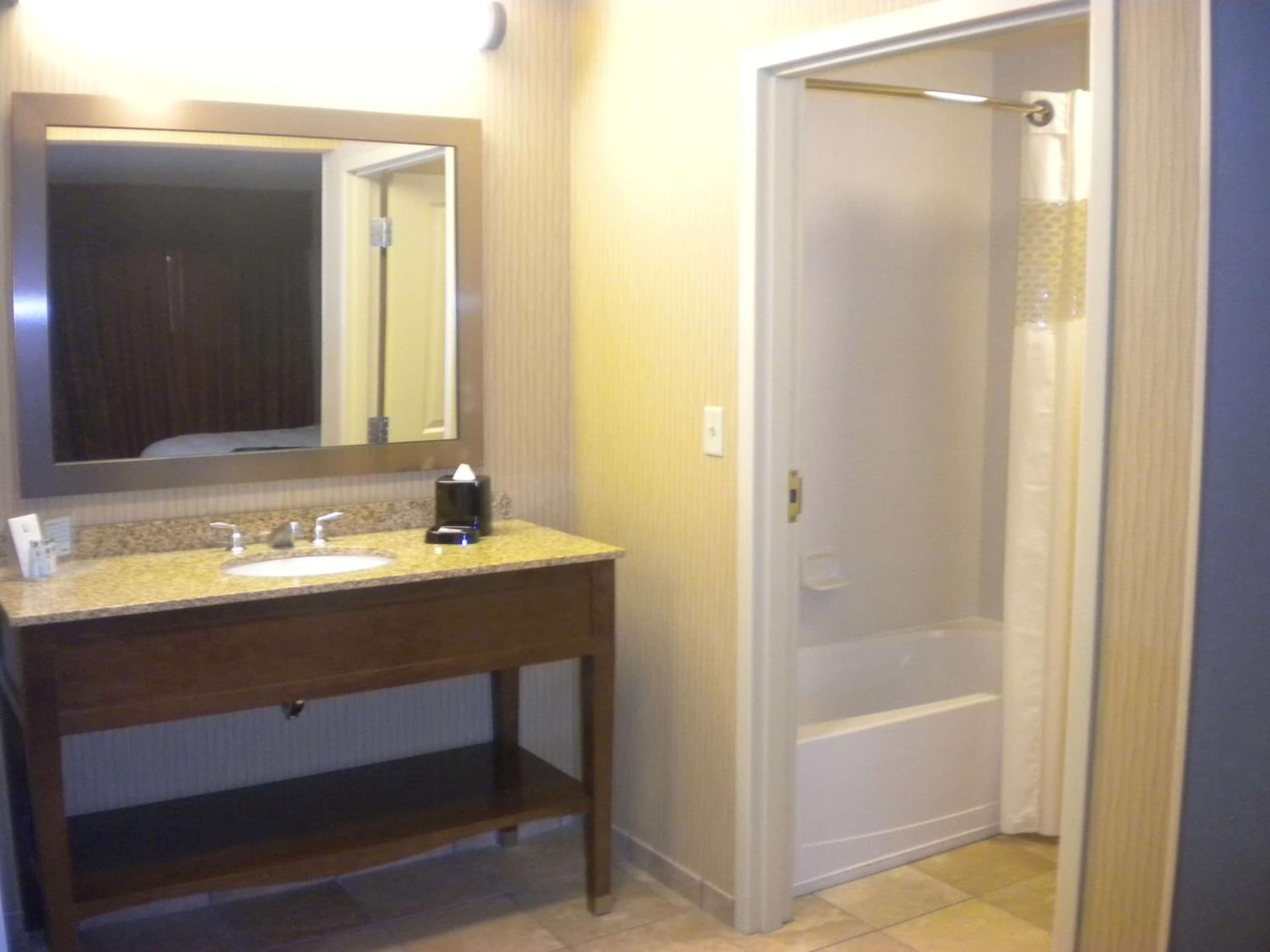 Hampton Inn & Suites Cincinnati / Uptown - University Area gallery photo in Cincinnati, OH — image 40