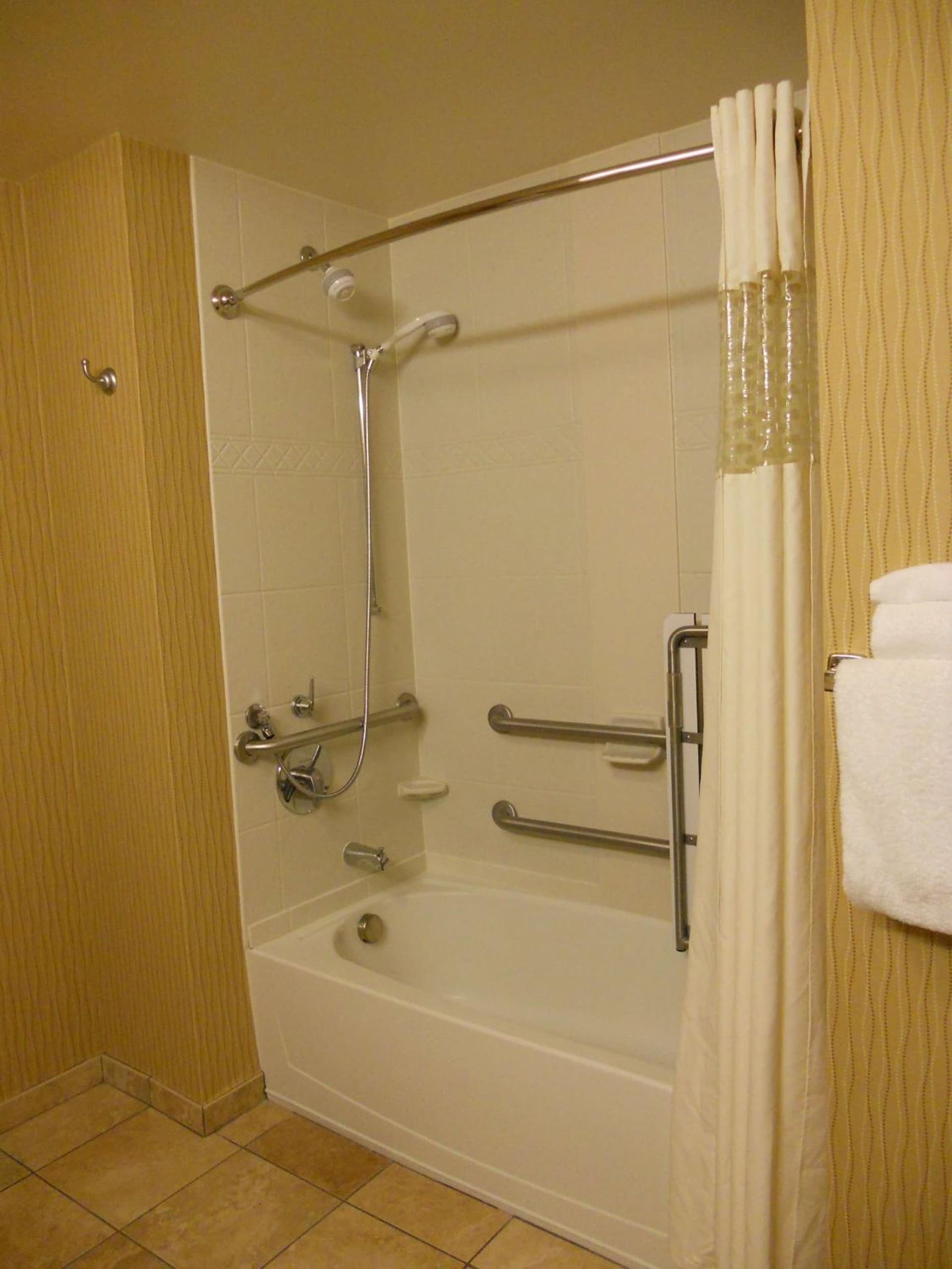 Hampton Inn & Suites Cincinnati / Uptown - University Area gallery photo in Cincinnati, OH — image 6