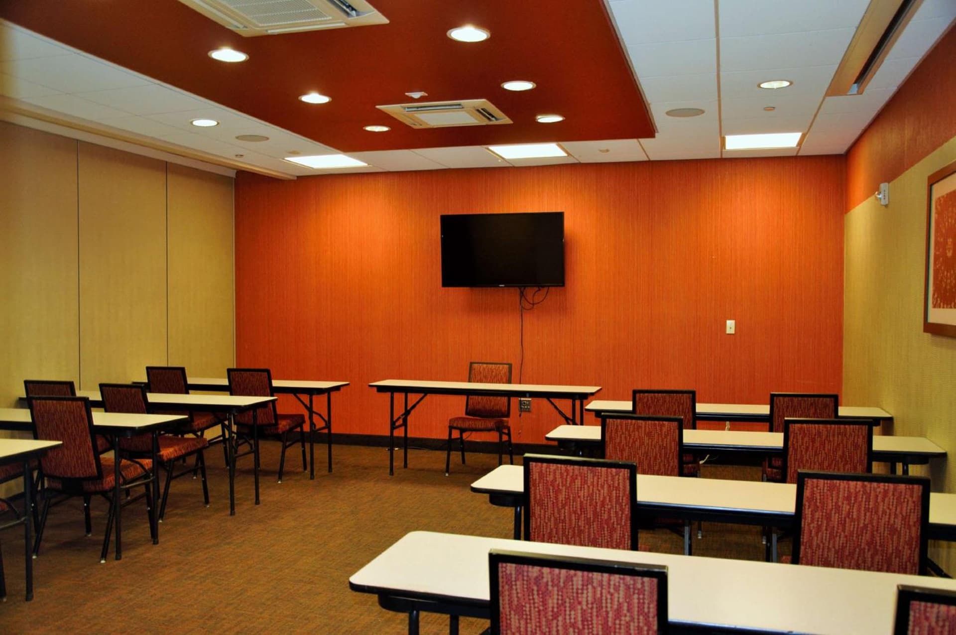 Hampton Inn & Suites Cincinnati / Uptown - University Area gallery photo in Cincinnati, OH — image 26