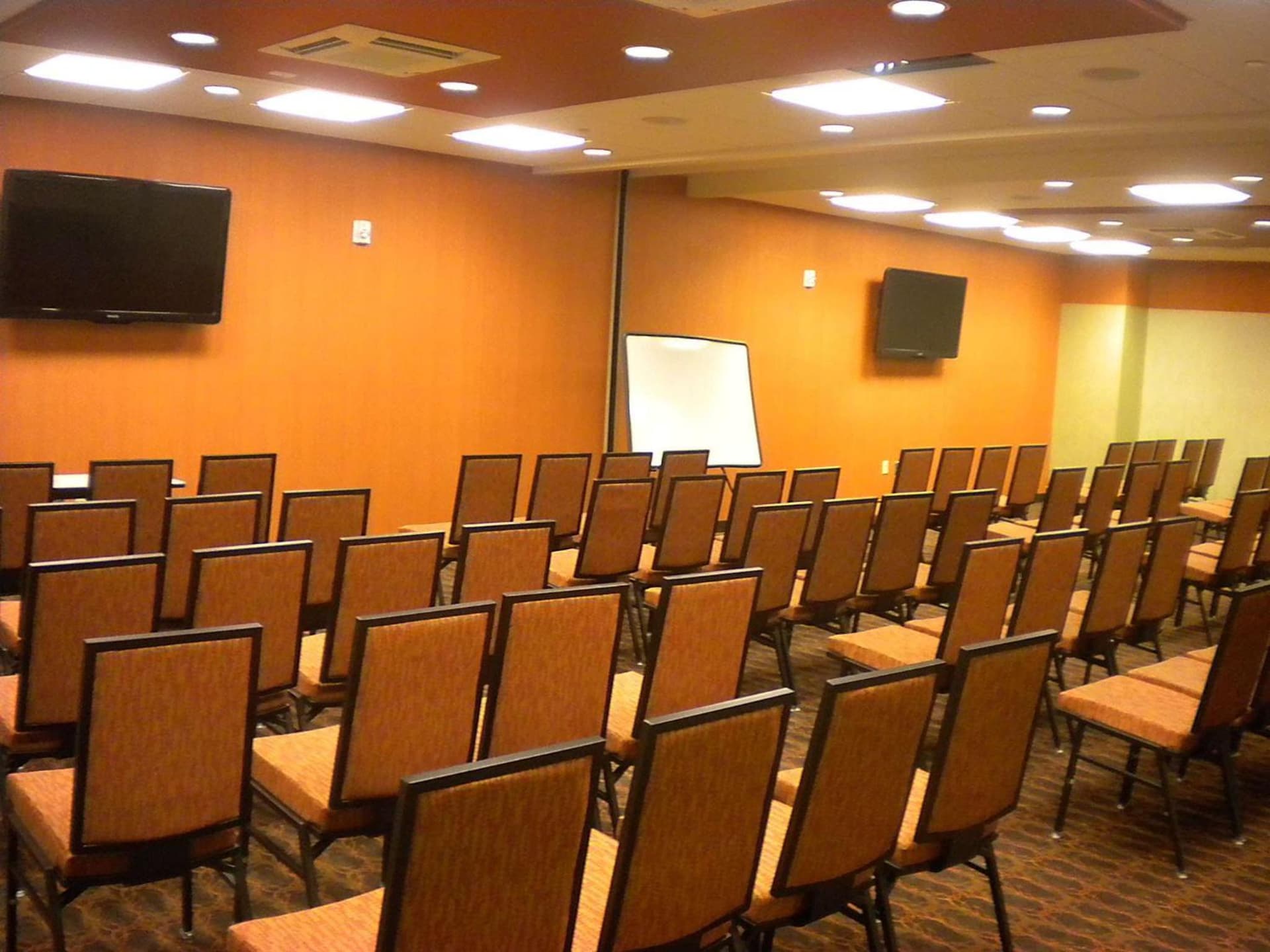Hampton Inn & Suites Cincinnati / Uptown - University Area gallery photo in Cincinnati, OH — image 13