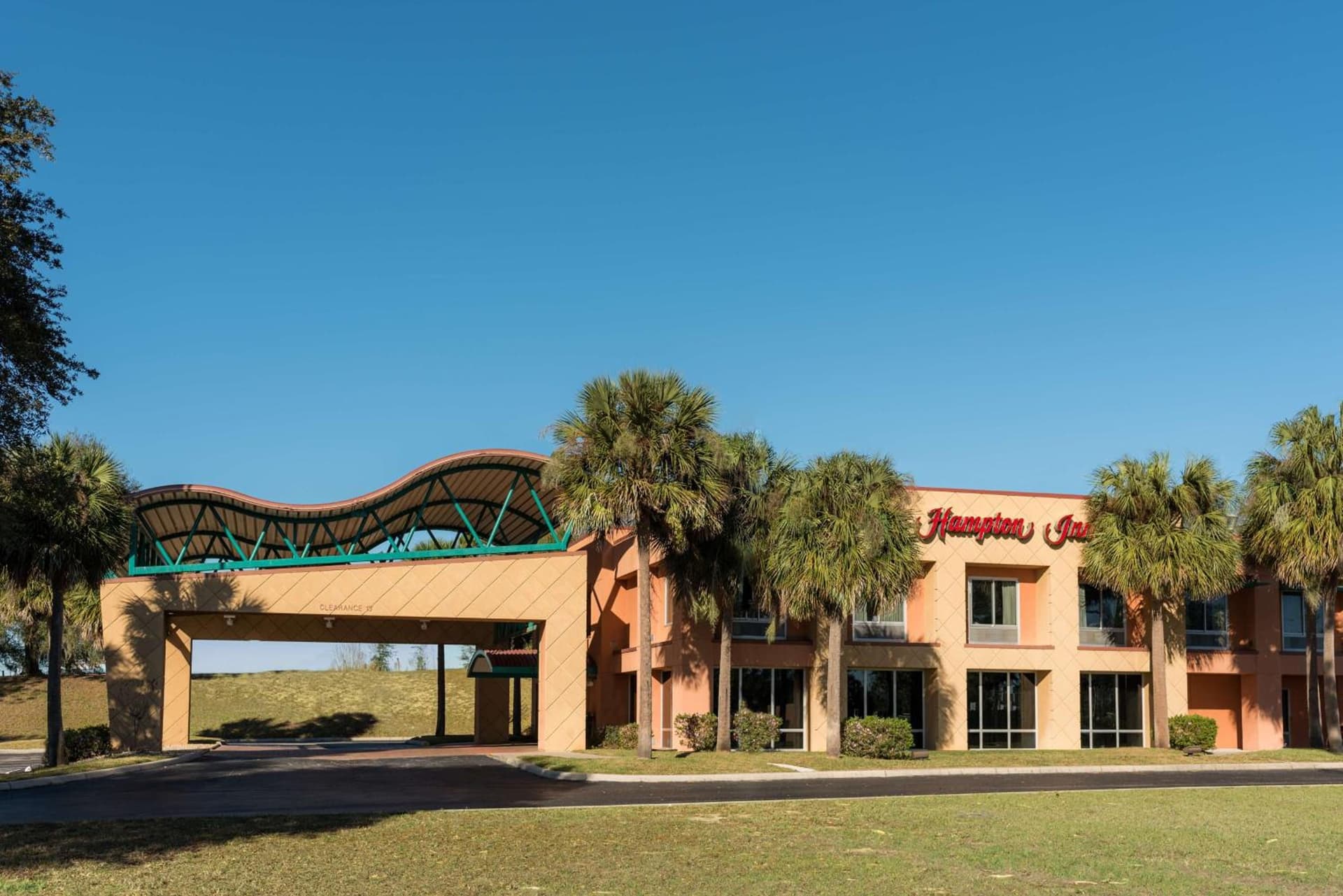 Hampton Inn Brooksville Dade City interior in Ridge Manor, FL — gallery photo 2