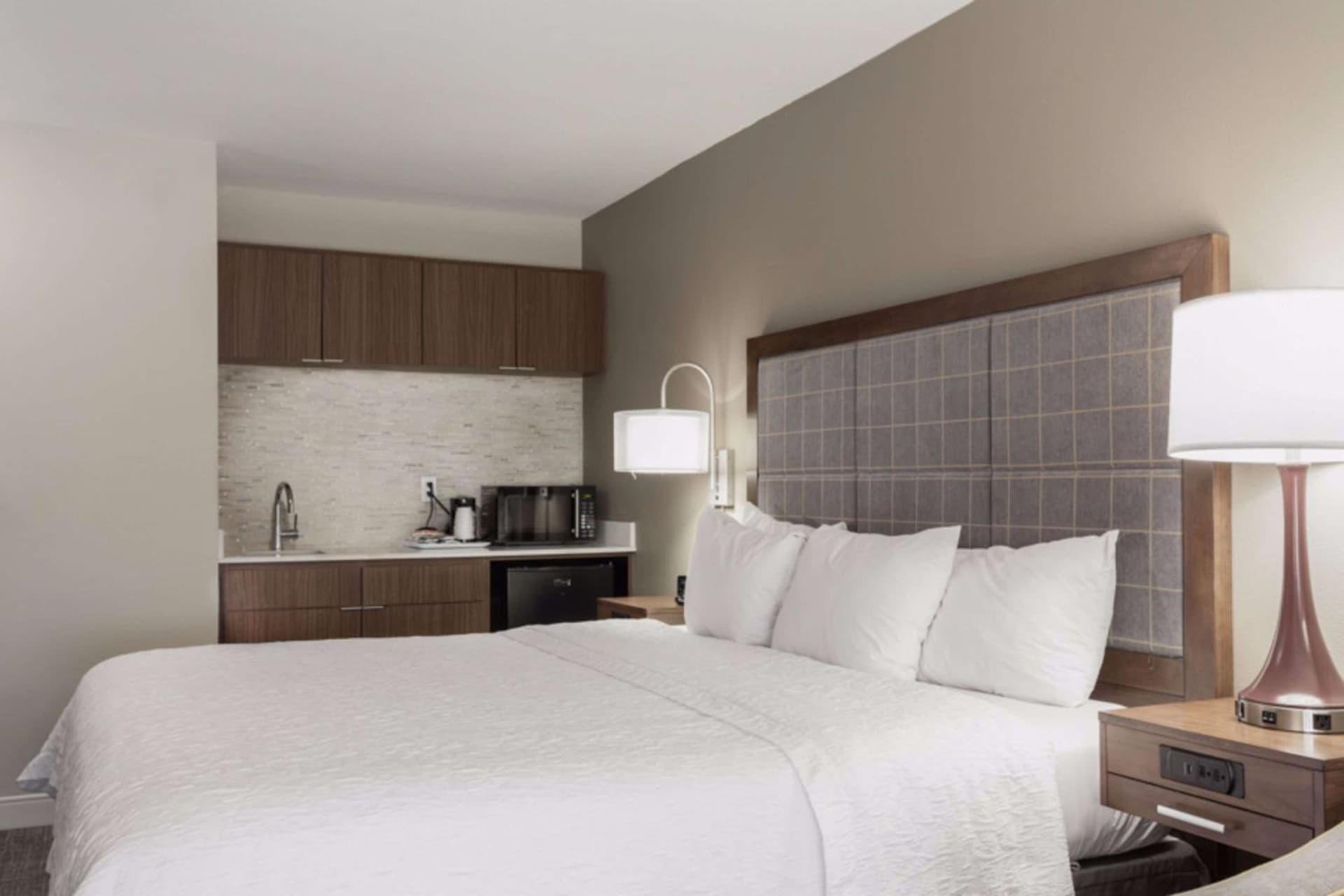 Hampton Inn & Suites Dallas DFW Airport North Grapevine gallery photo in Grapevine, TX — image 4