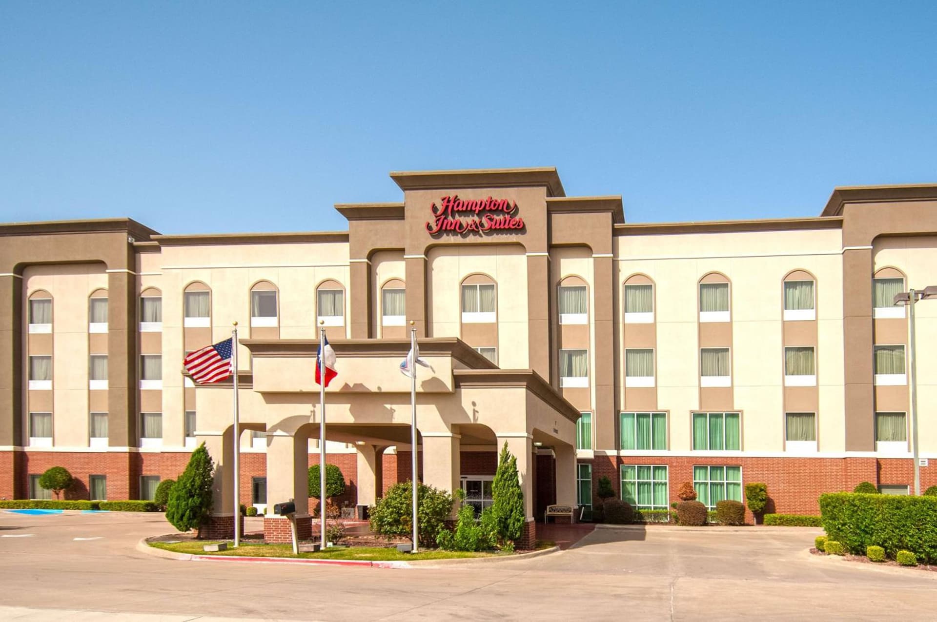 Hampton Inn and Suites Waxahachie featured exterior or lobby in Waxahachie, TX — similar hotel