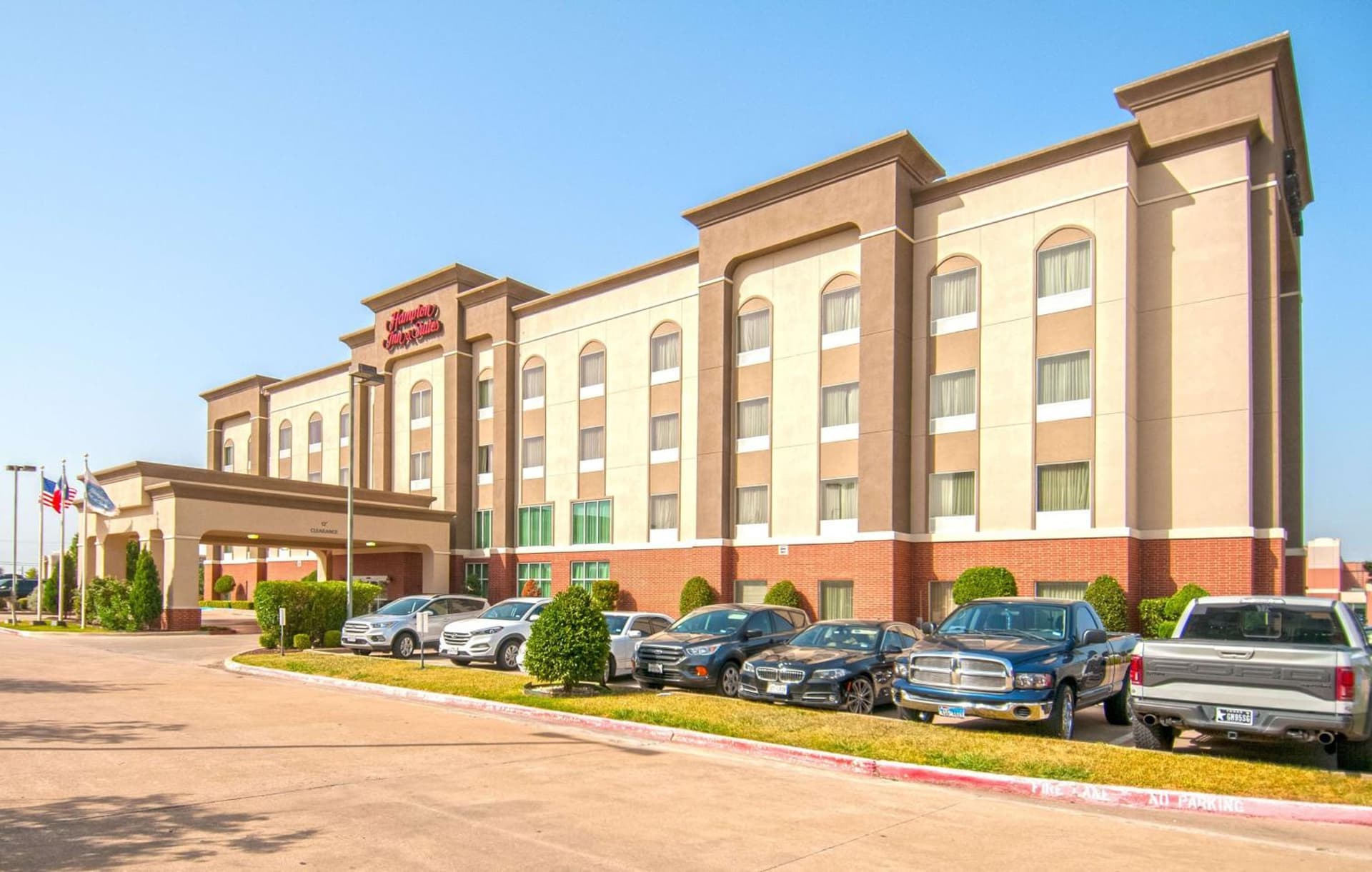 Hampton Inn and Suites Waxahachie property views in Waxahachie, TX — gallery photo 3