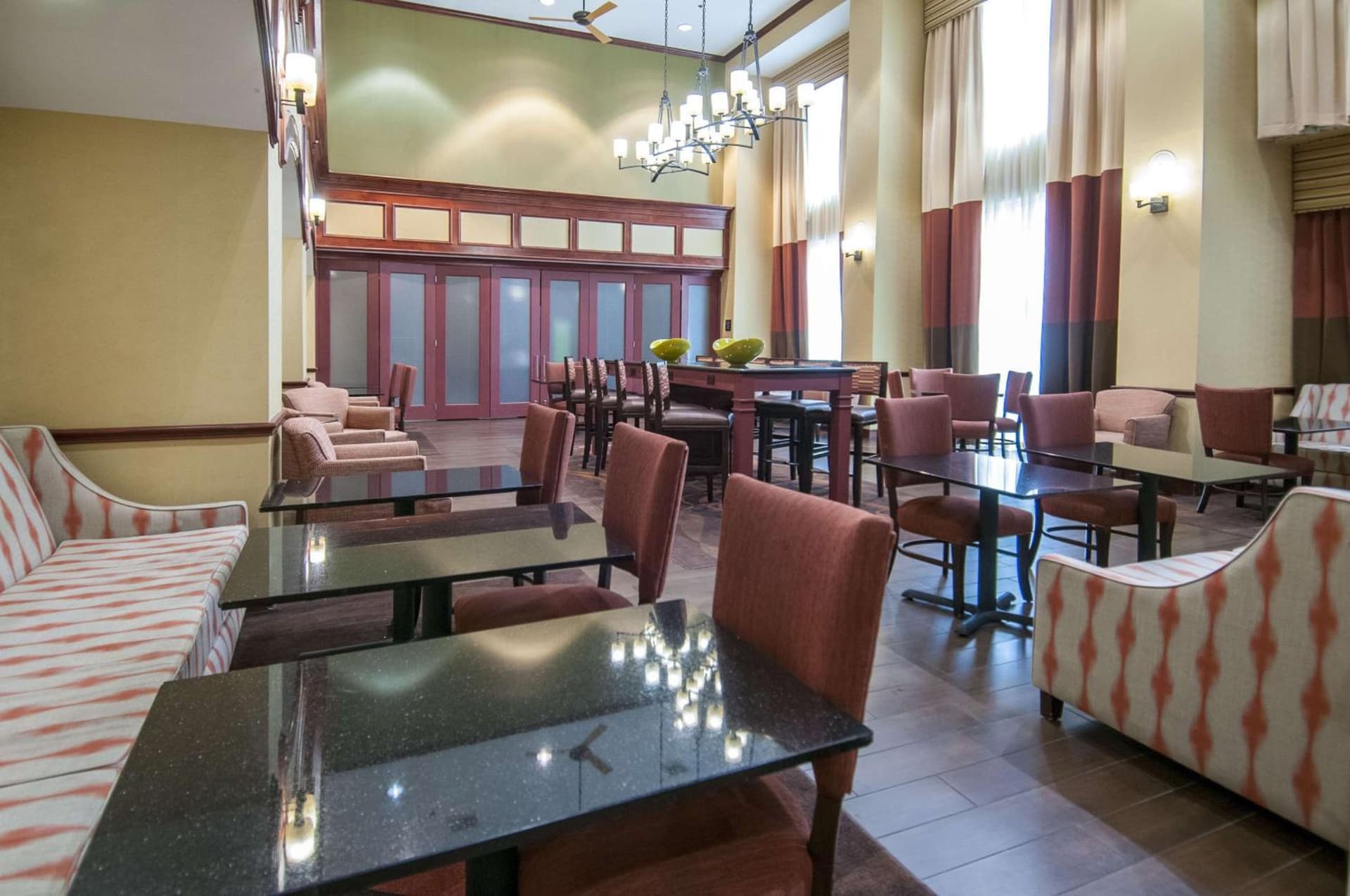 Hampton Inn and Suites Waxahachie gallery photo in Waxahachie, TX — image 14