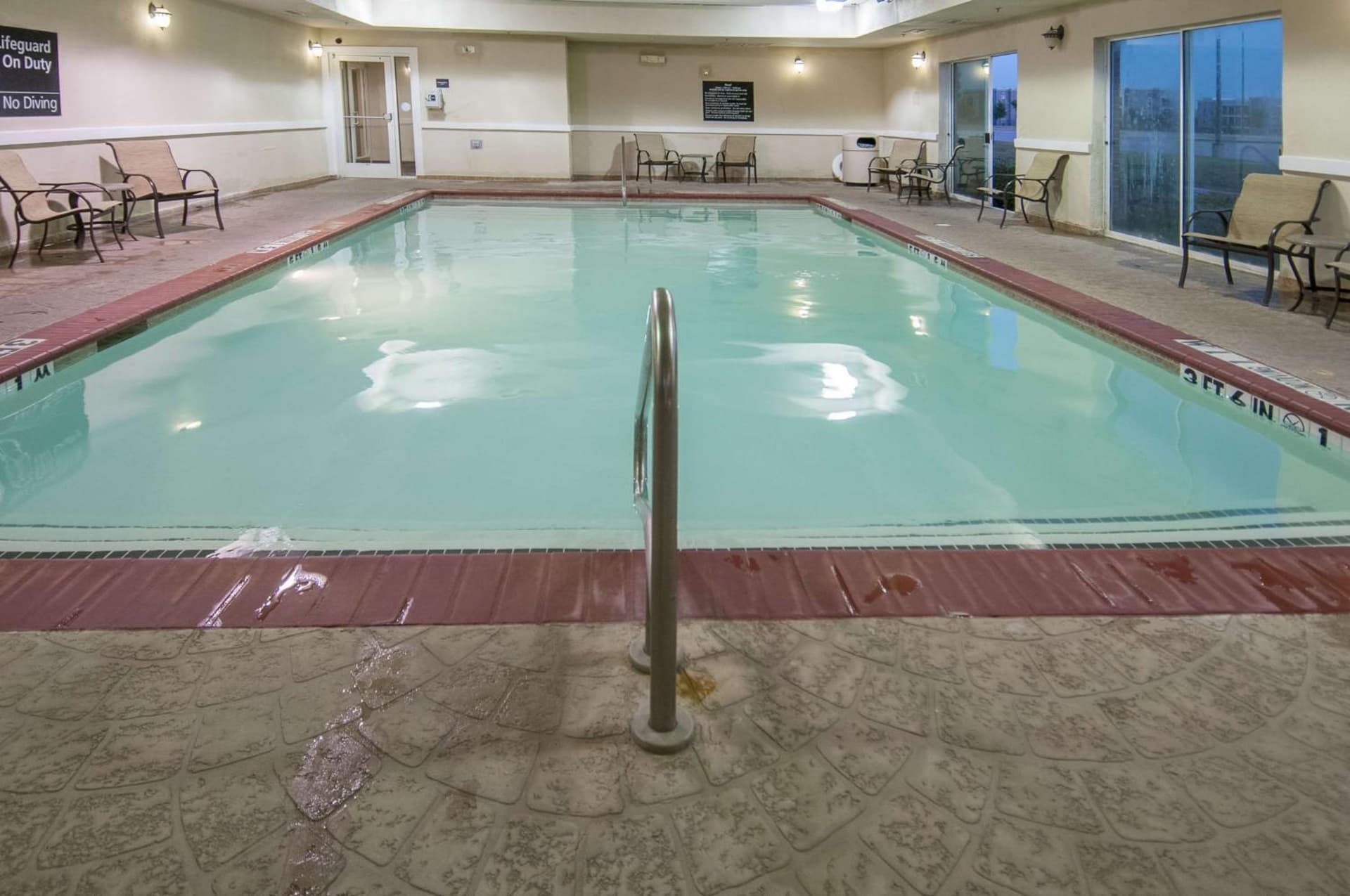 Hampton Inn and Suites Waxahachie gallery photo in Waxahachie, TX — image 10