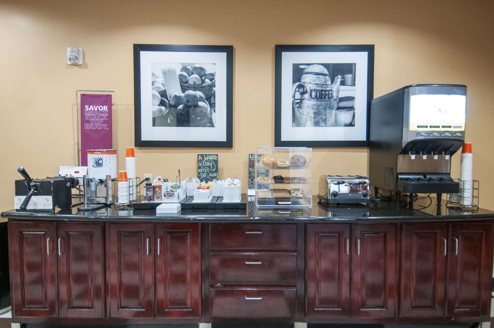 Hampton Inn and Suites Waxahachie gallery photo in Waxahachie, TX — image 38