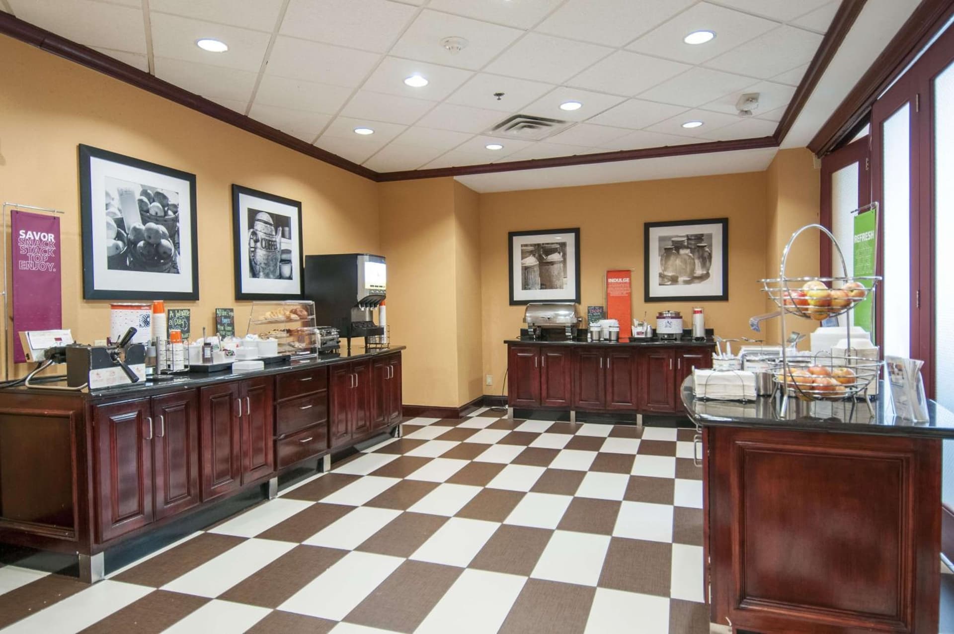 Hampton Inn and Suites Waxahachie gallery photo in Waxahachie, TX — image 22