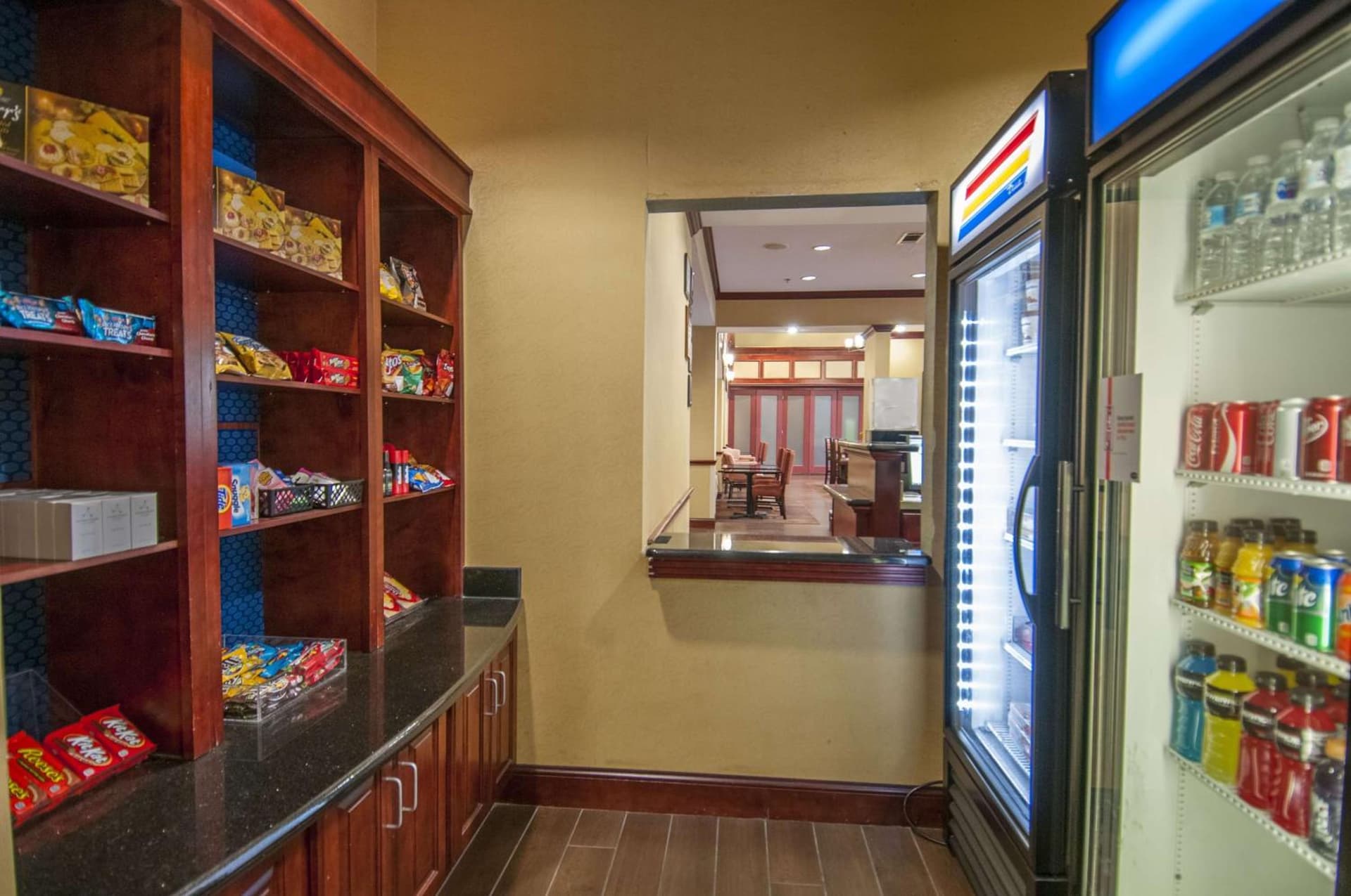 Hampton Inn and Suites Waxahachie interior in Waxahachie, TX — gallery photo 2