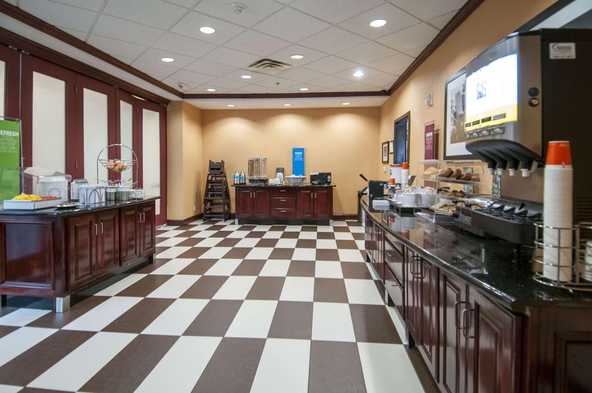 Hampton Inn and Suites Waxahachie gallery photo in Waxahachie, TX — image 20