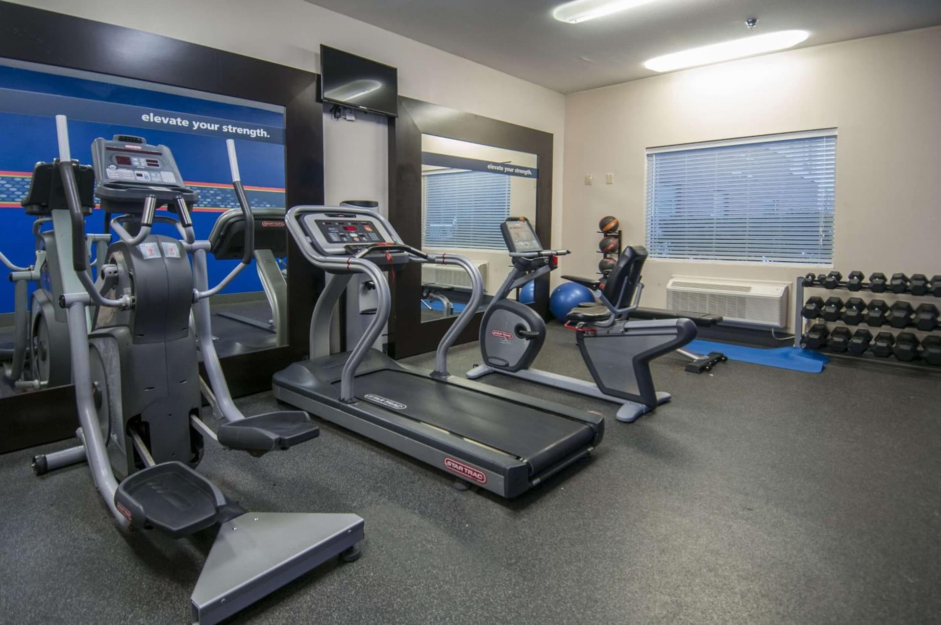 Hampton Inn and Suites Waxahachie gallery photo in Waxahachie, TX — image 19