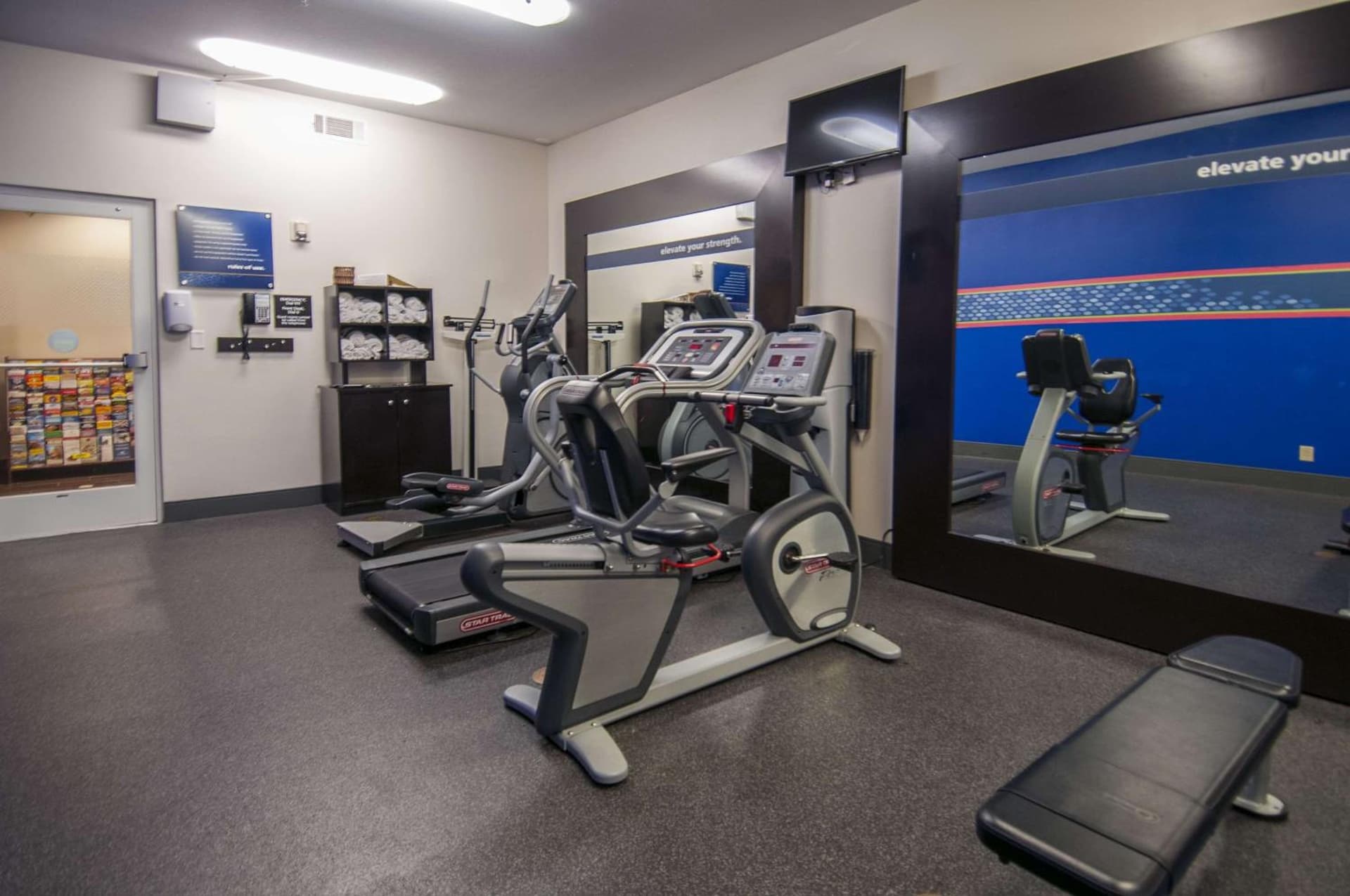Hampton Inn and Suites Waxahachie gallery photo in Waxahachie, TX — image 9