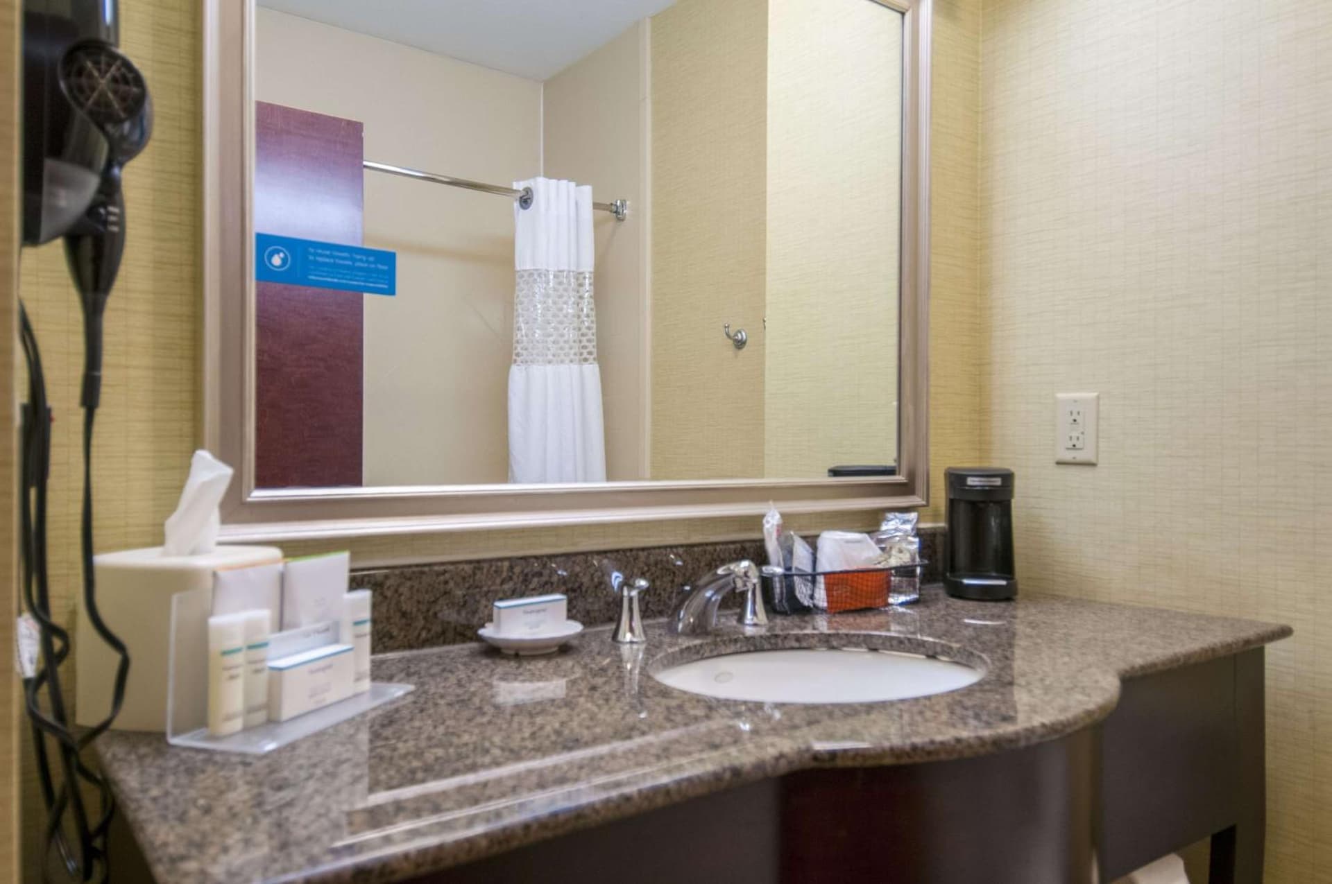 Hampton Inn and Suites Waxahachie gallery photo in Waxahachie, TX — image 11