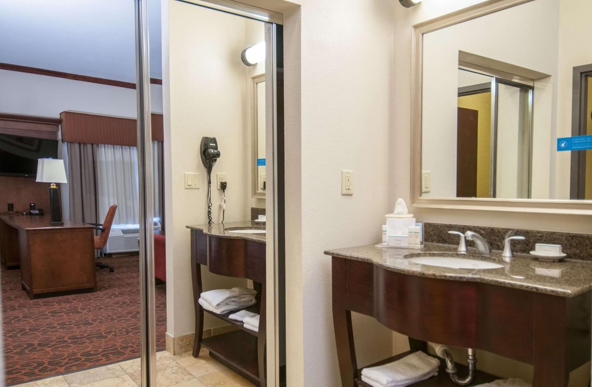 Hampton Inn and Suites Waxahachie gallery photo in Waxahachie, TX — image 29
