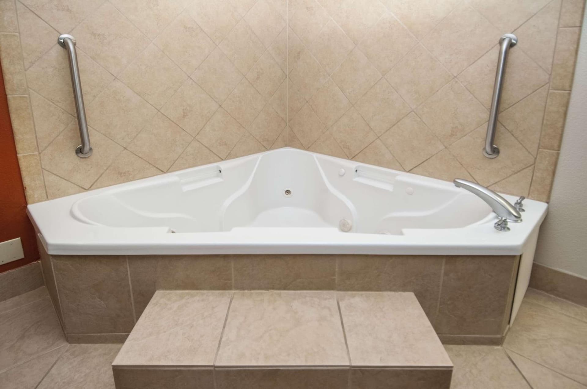 Hampton Inn and Suites Waxahachie gallery photo in Waxahachie, TX — image 5