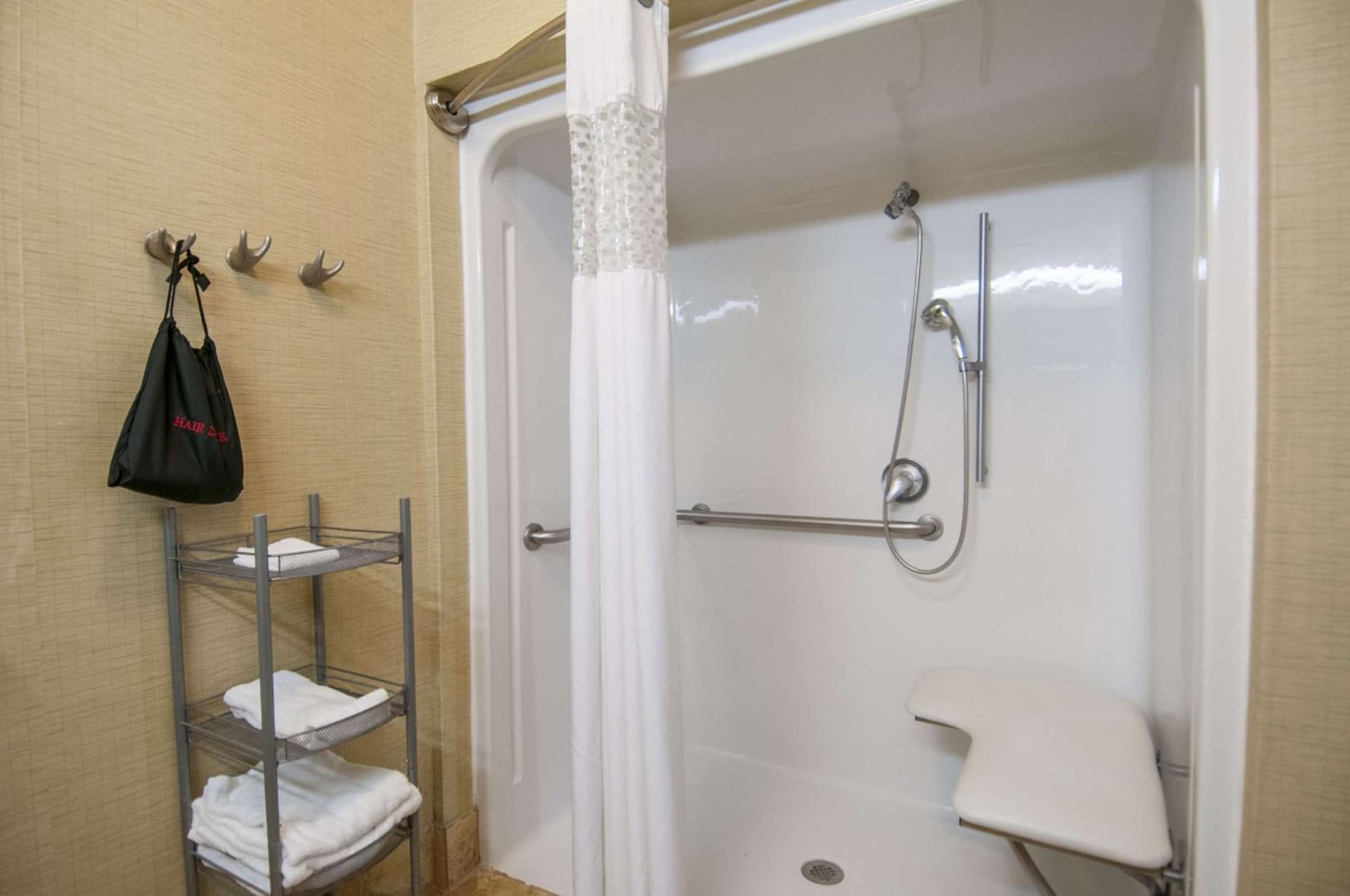 Hampton Inn and Suites Waxahachie gallery photo in Waxahachie, TX — image 13