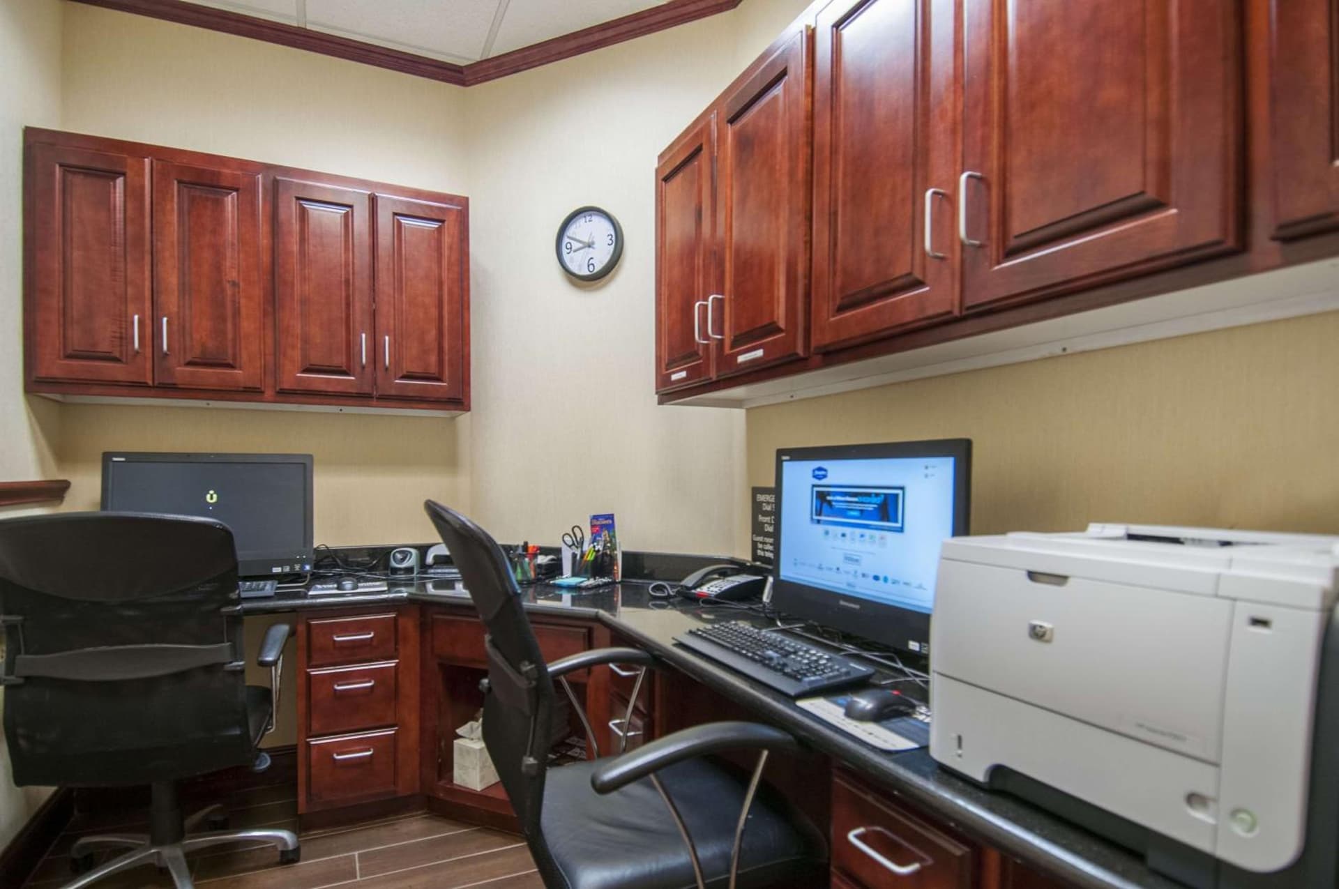 Hampton Inn and Suites Waxahachie gallery photo in Waxahachie, TX — image 7