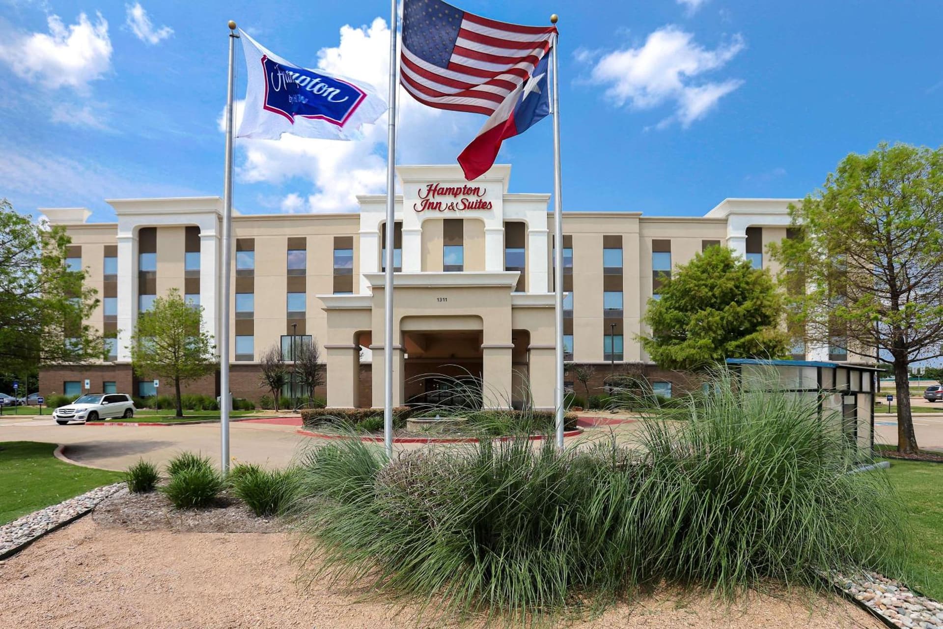 Hampton Inn & Suites Dallas-DeSoto interior in DeSoto, TX — gallery photo 2