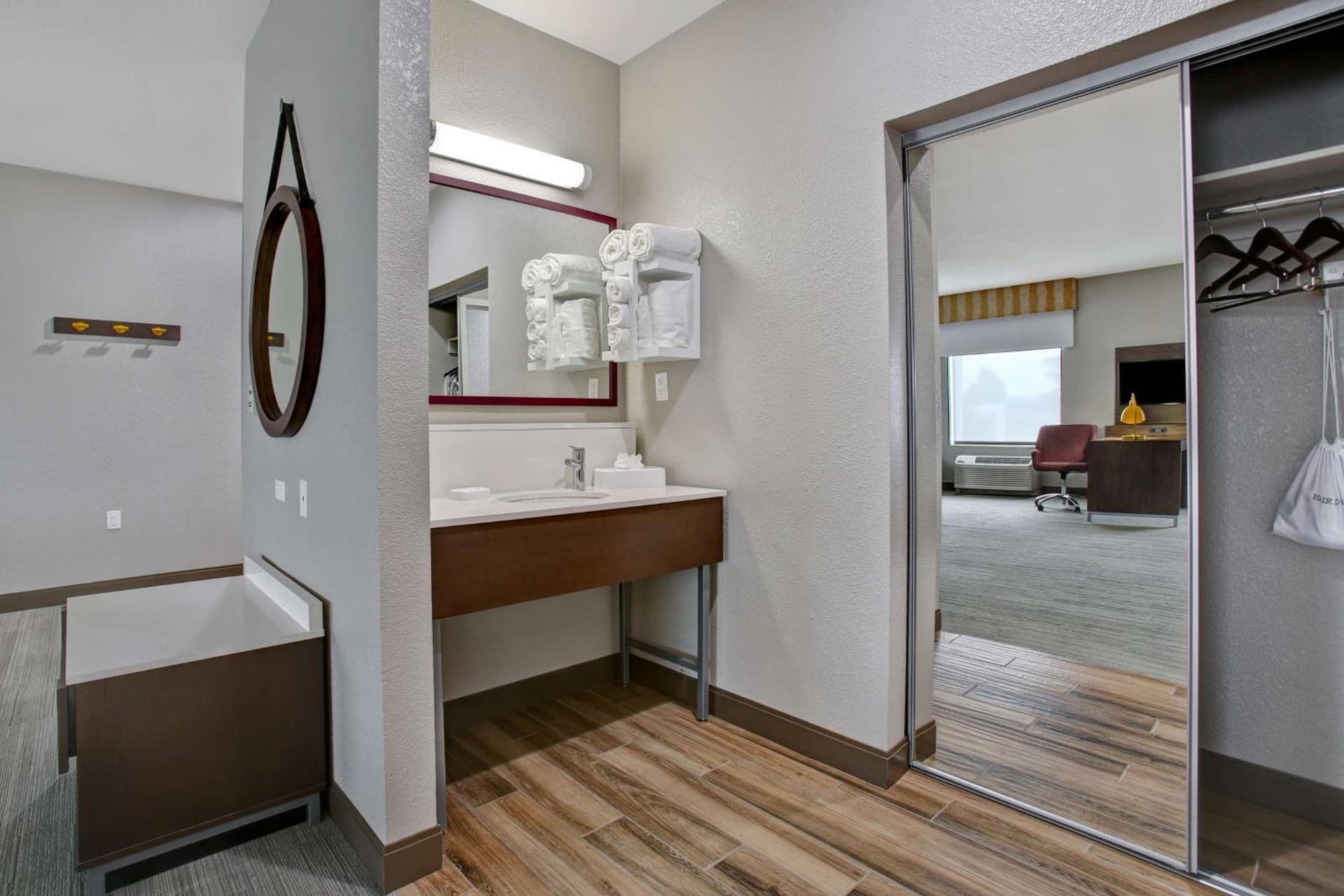 Hampton Inn & Suites Dallas-DeSoto gallery photo in DeSoto, TX — image 57