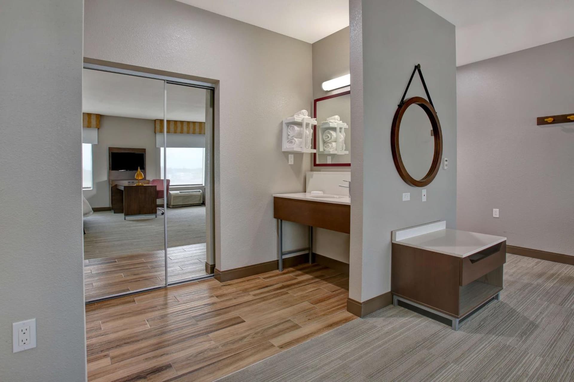 Hampton Inn & Suites Dallas-DeSoto gallery photo in DeSoto, TX — image 48