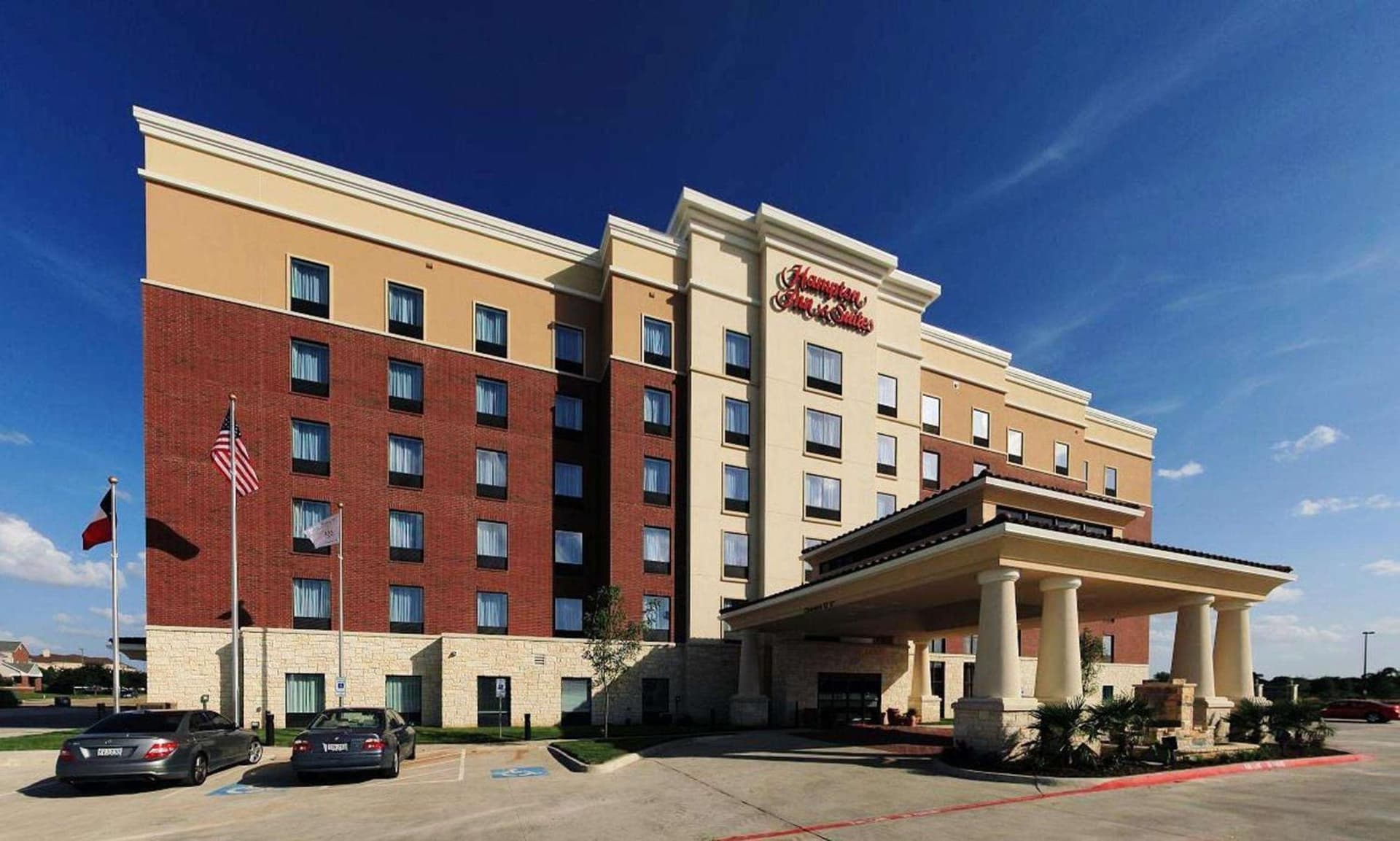 Hampton Inn and Suites Dallas/Lewisville-Vista Ridge Mall gallery photo in Lewisville, TX — image 9