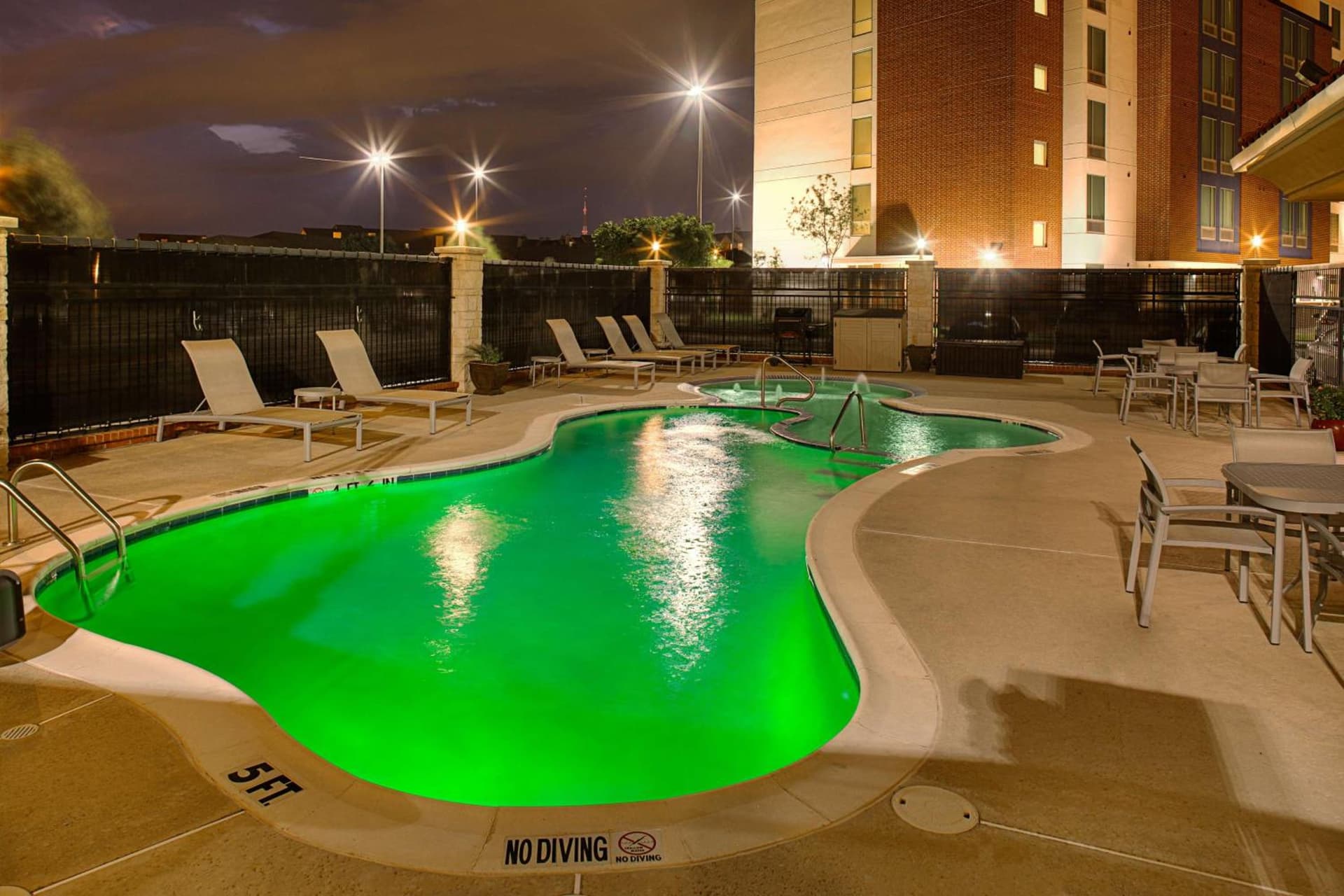Hampton Inn and Suites Dallas/Lewisville-Vista Ridge Mall gallery photo in Lewisville, TX — image 26