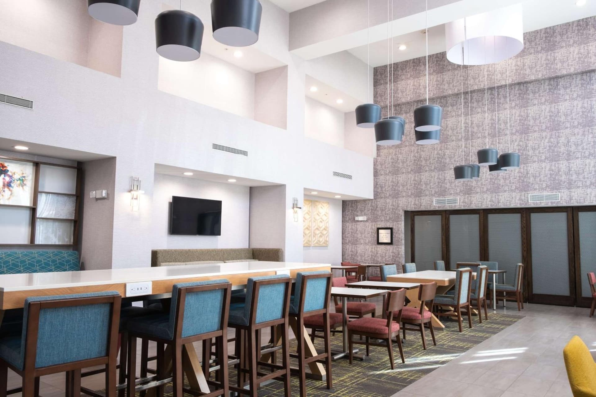Hampton Inn and Suites Dallas/Lewisville-Vista Ridge Mall gallery photo in Lewisville, TX — image 18