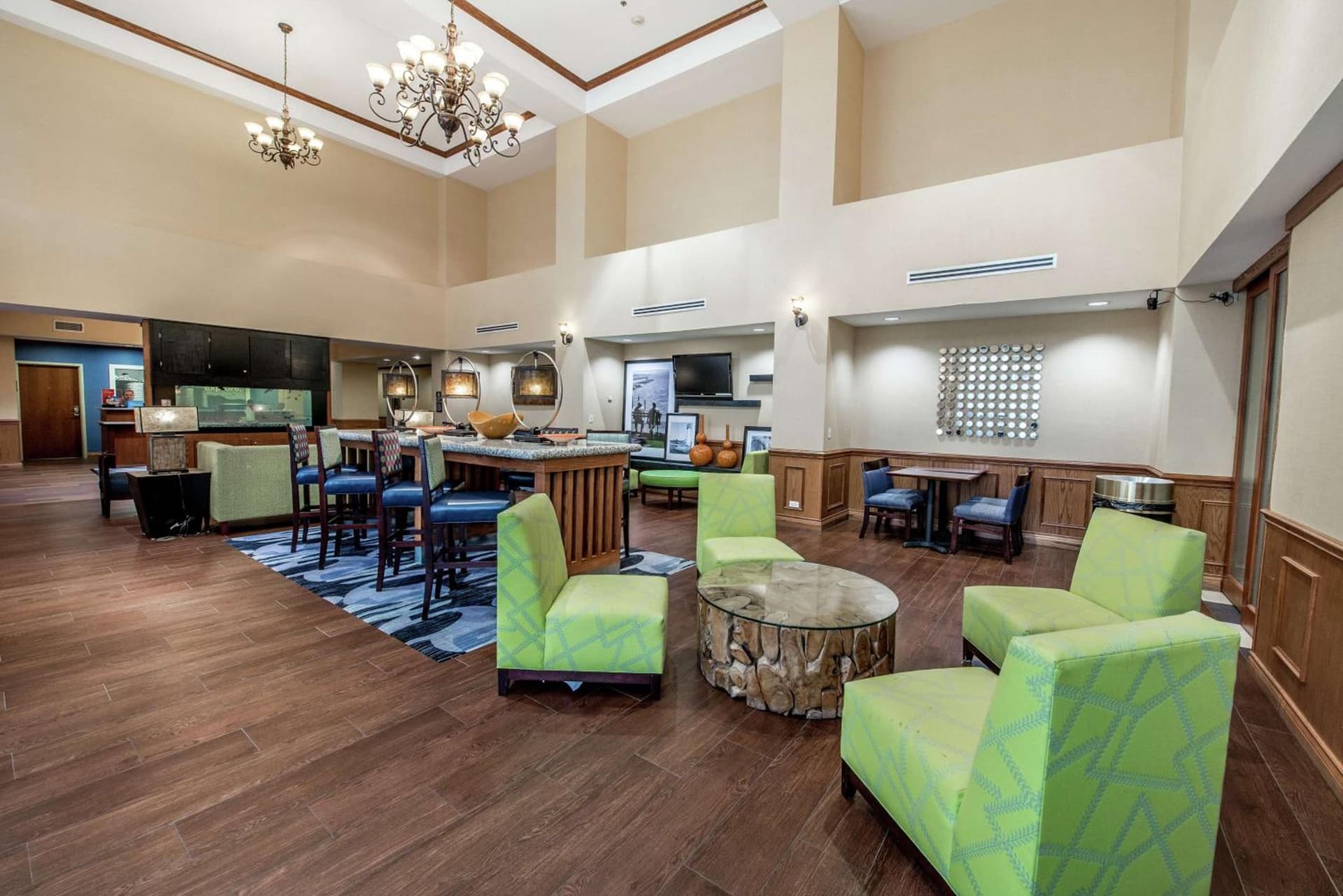 Hampton Inn Dallas-Rockwall interior in Rockwall, TX — gallery photo 2