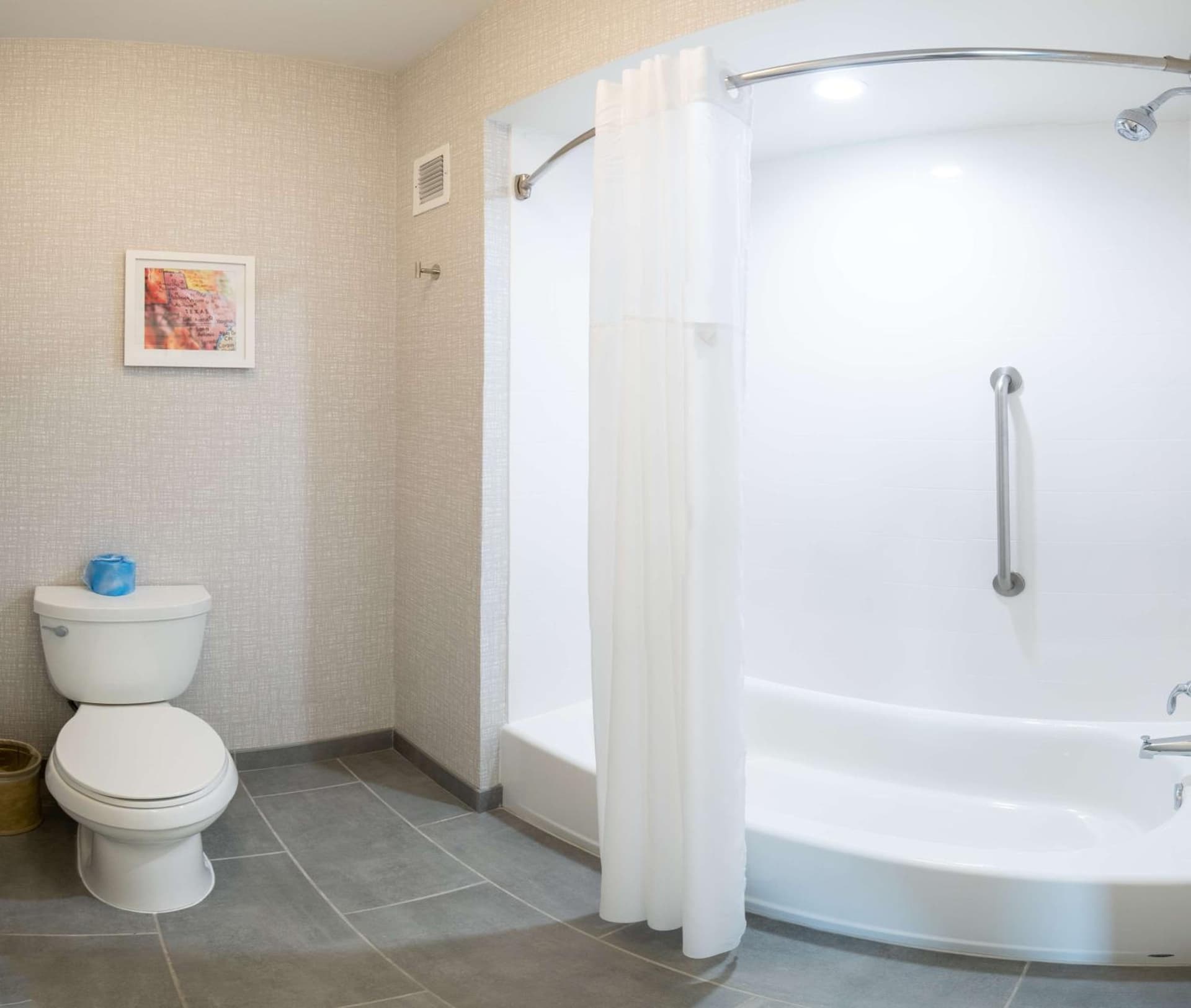 Hampton Inn and Suites Dallas/Lewisville-Vista Ridge Mall gallery photo in Lewisville, TX — image 31