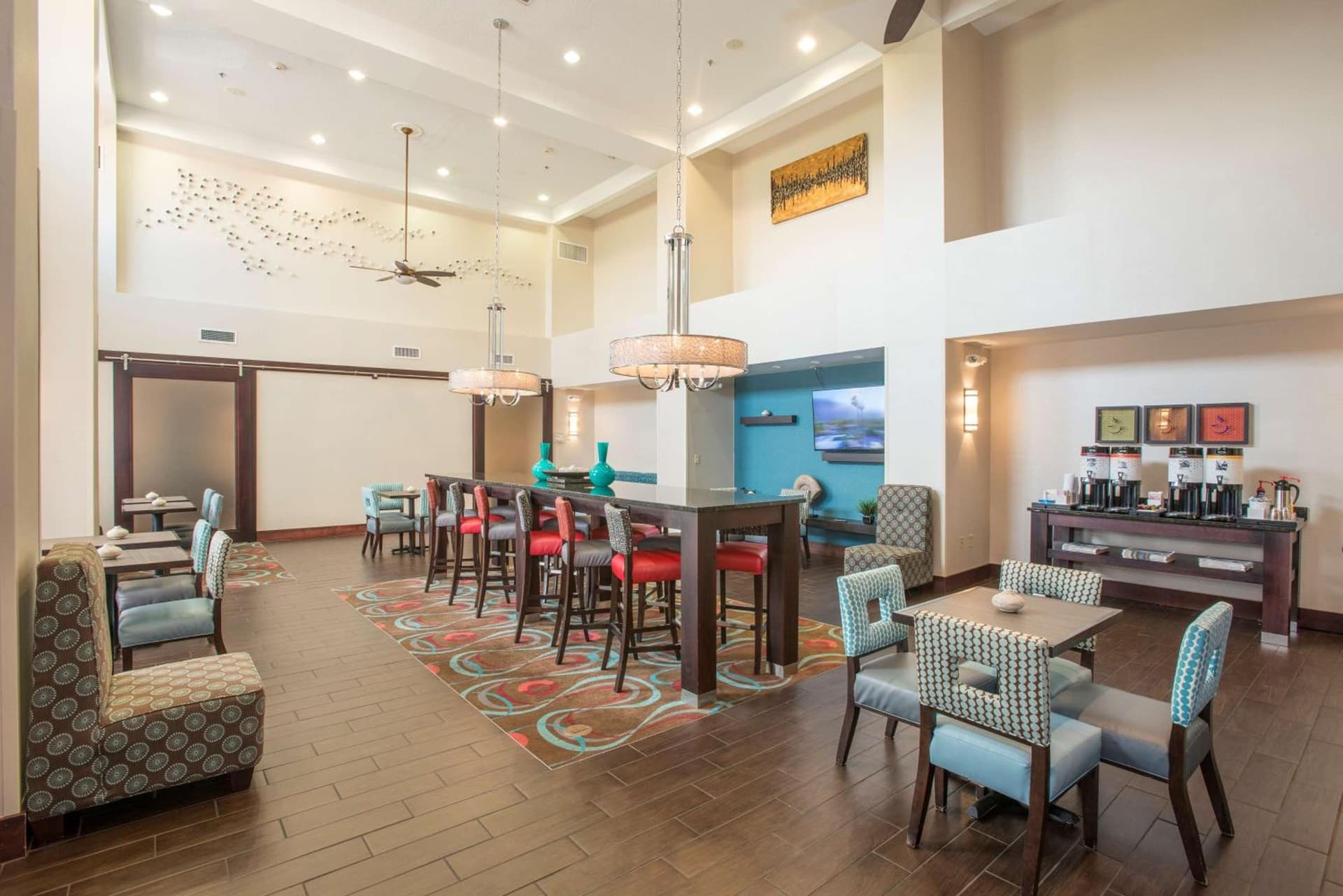 Hampton Inn & Suites Dayton-Airport interior in Englewood, OH — gallery photo 2