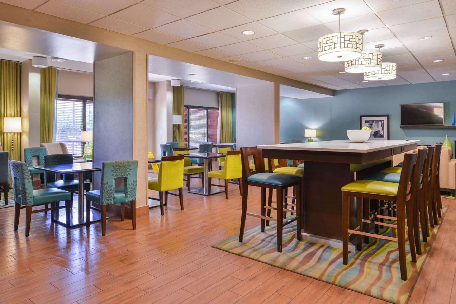 Spark by Hilton Decatur interior in Decatur, AL — gallery photo 2