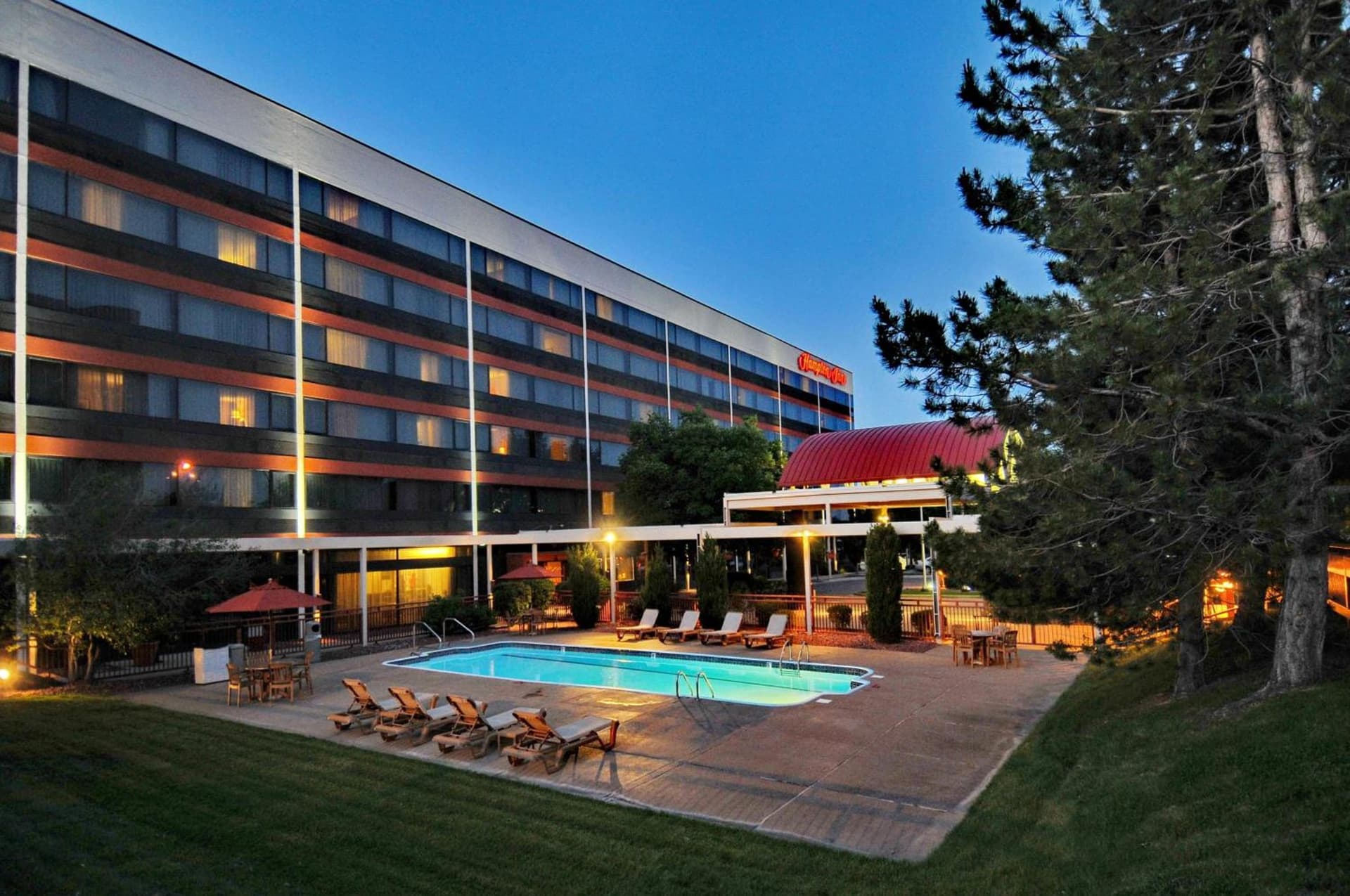 Hampton Inn Denver West Federal Center interior in Lakewood, CO — gallery photo 2