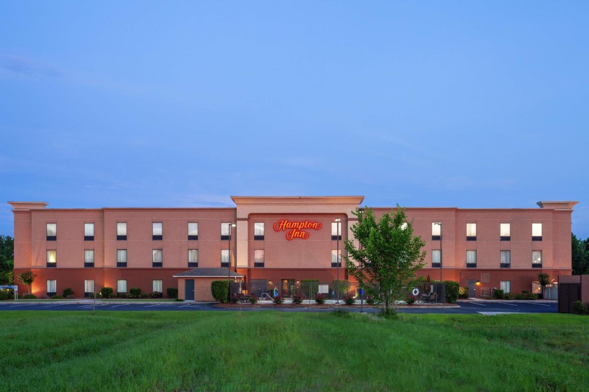 Hampton Inn Ozark interior in Ozark, AL — gallery photo 2