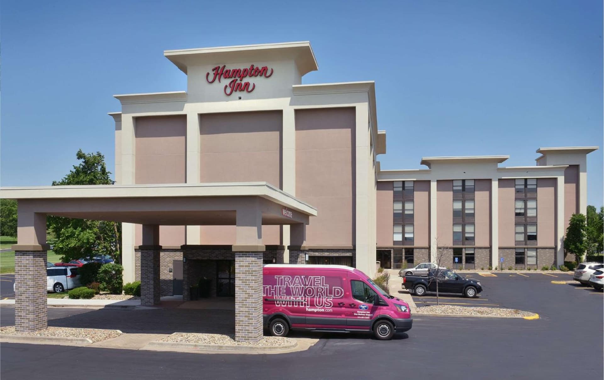 Hampton Inn Des Moines-Airport interior in Des Moines, IA — gallery photo 2