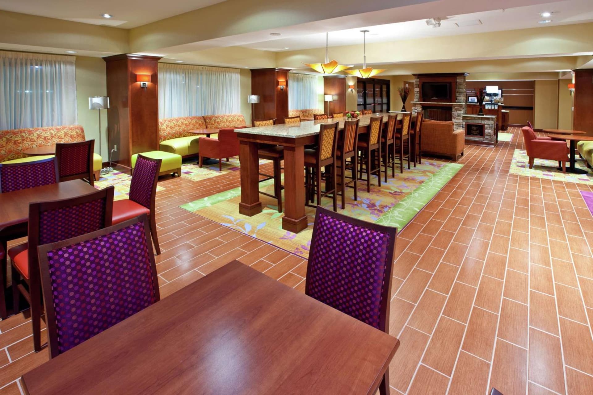 Hampton Inn Detroit/Auburn Hills-North interior in Auburn Hills, MI — gallery photo 2