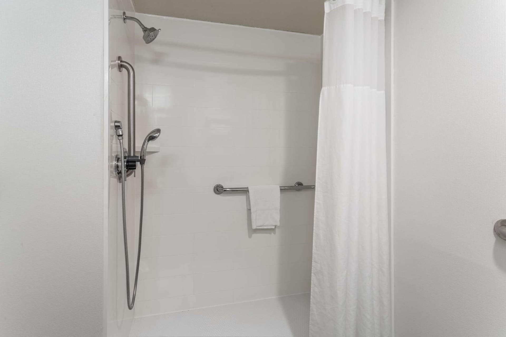 Hampton Inn Eau Claire gallery photo in Eau Claire, WI — image 4