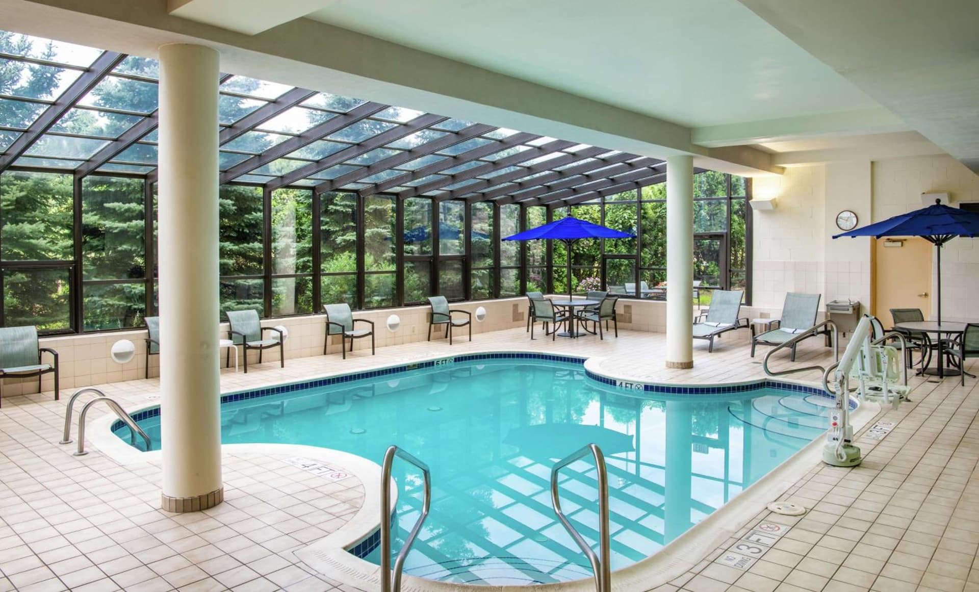 Hampton Inn Erie-South interior in Erie, PA — gallery photo 2