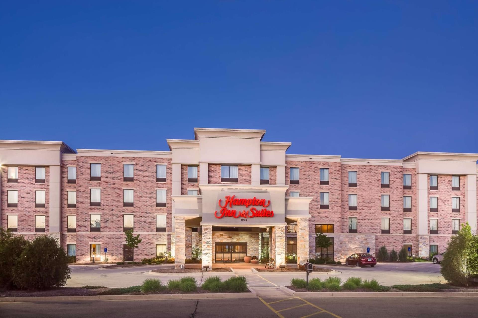 Hampton Inn & Suites West Bend interior in West Bend, WI — gallery photo 2
