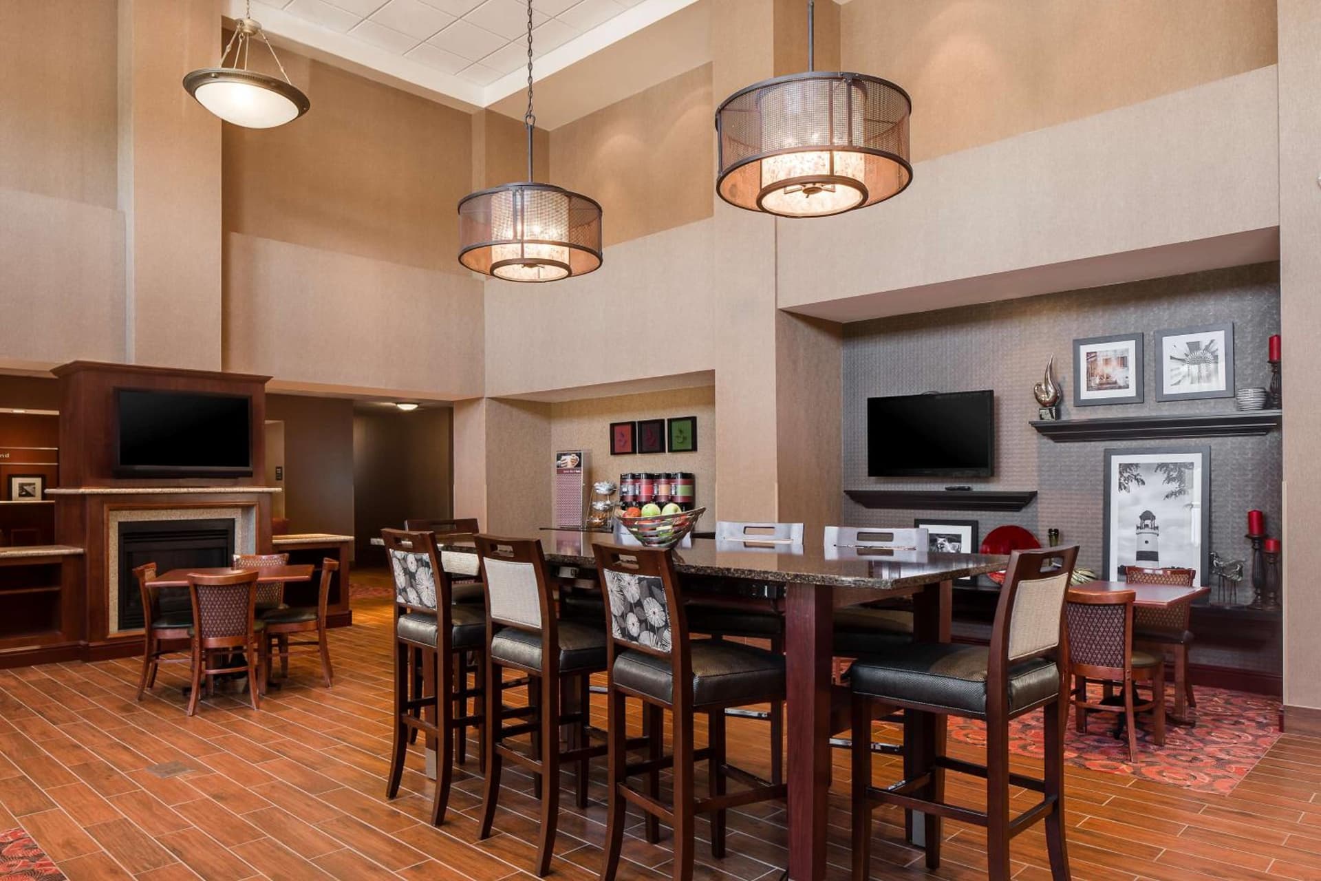 Hampton Inn & Suites West Bend property views in West Bend, WI — gallery photo 3