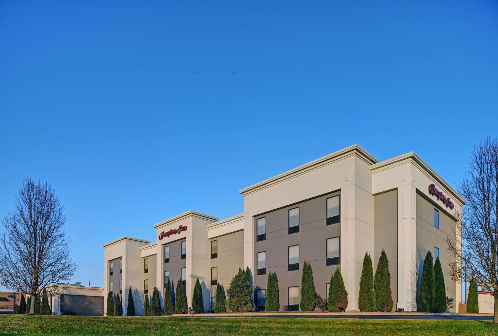 Hampton Inn Farmington featured exterior or lobby in Farmington, MO — similar hotel