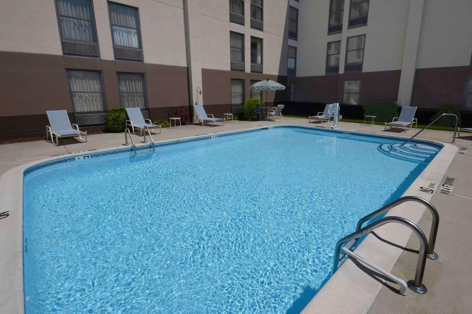 Hampton Inn & Suites Dallas Downtown indoor pool in Dallas, Texas