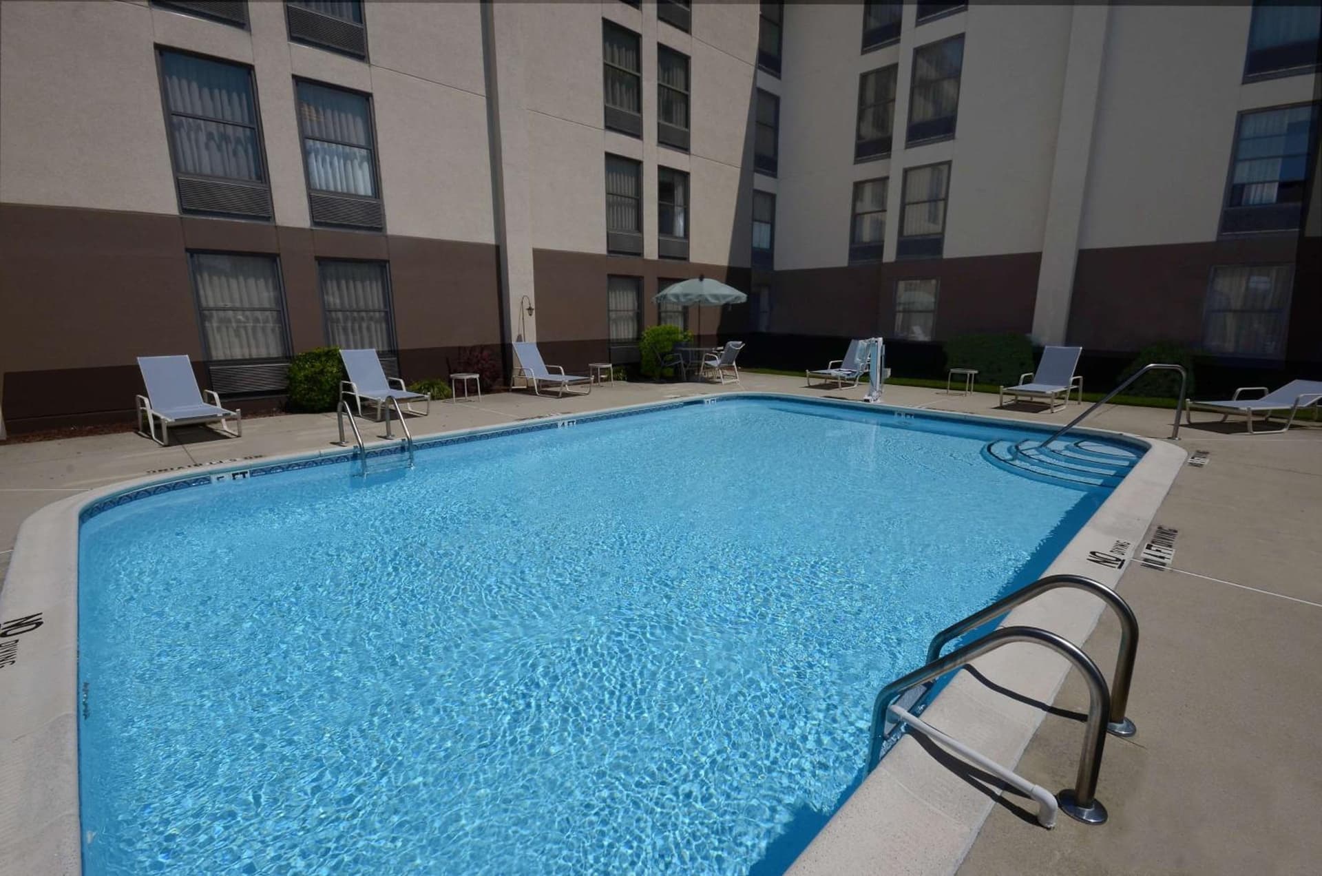 Hampton Inn Fayetteville Fort Bragg property views in Fayetteville, NC — gallery photo 3