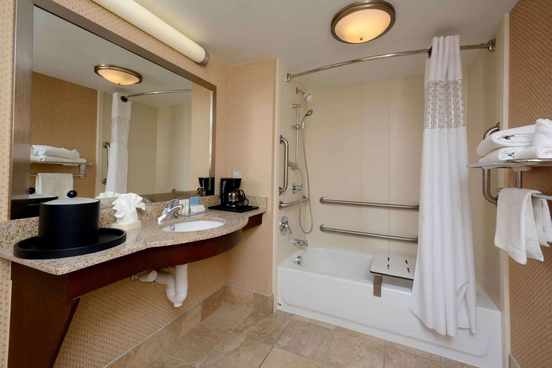 Hampton Inn & Suites Dallas Downtown property photo 37 of 45 in Dallas, Texas