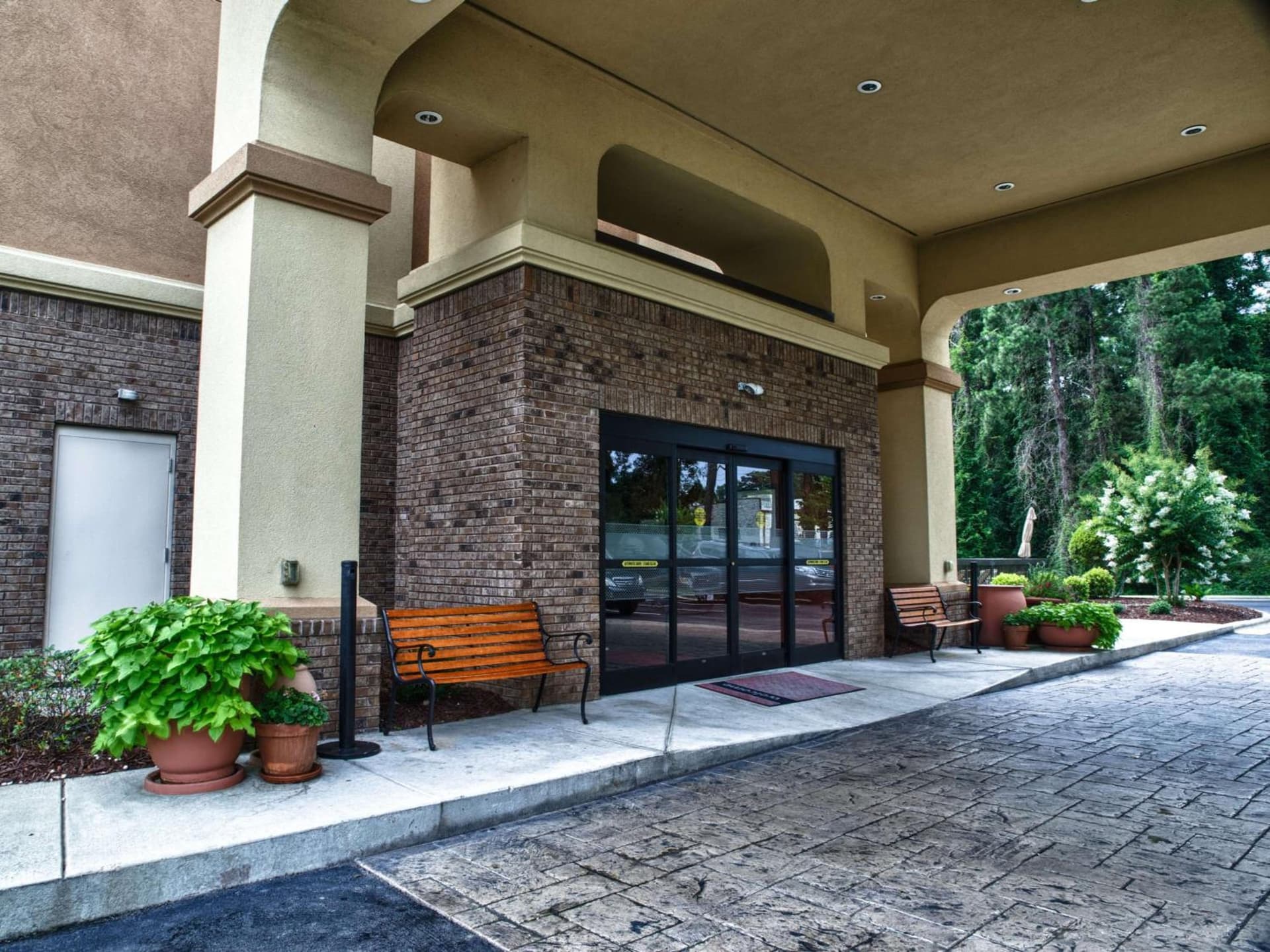 Hampton Inn Spring Lake Fayetteville interior in Spring Lake, NC — gallery photo 2